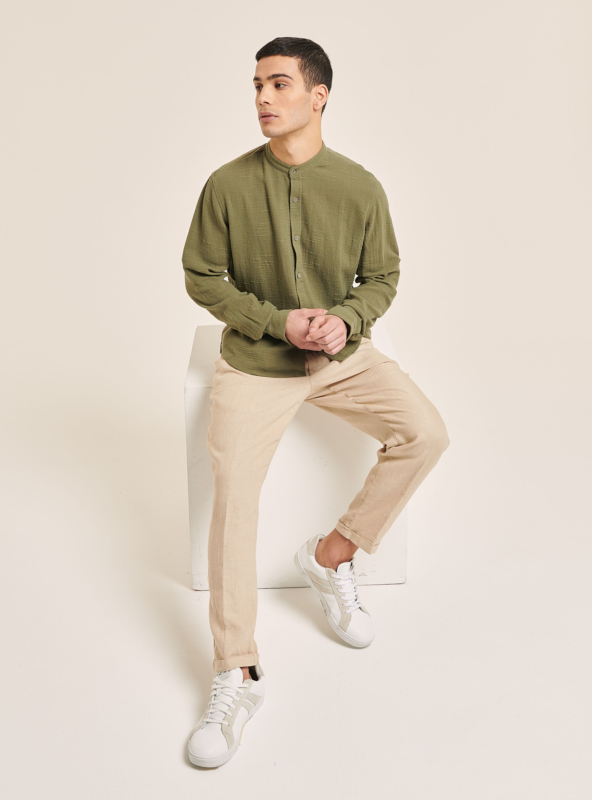 Camisa de mezcla de lino con cuello coreano, CAQUI