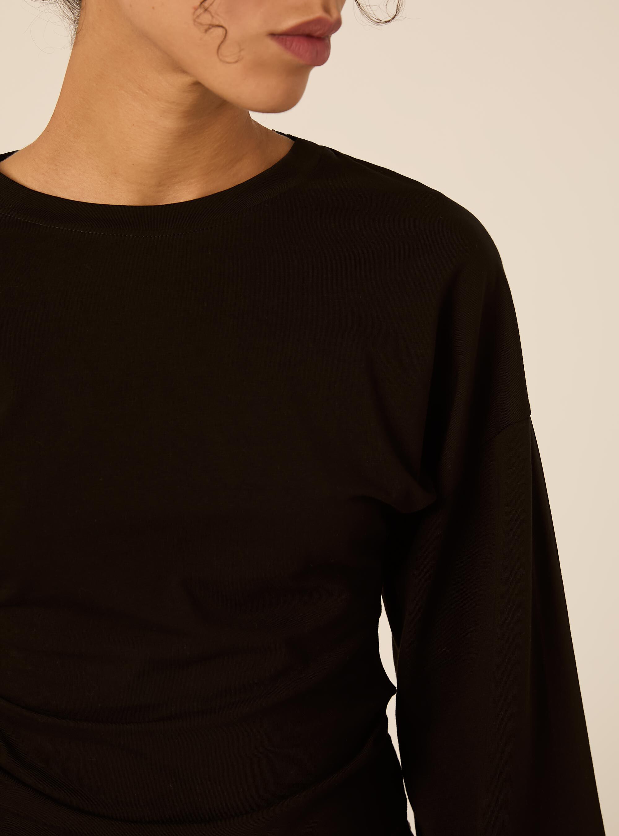 Flare sleeve top with side ruched detailing, BK1 BLACK