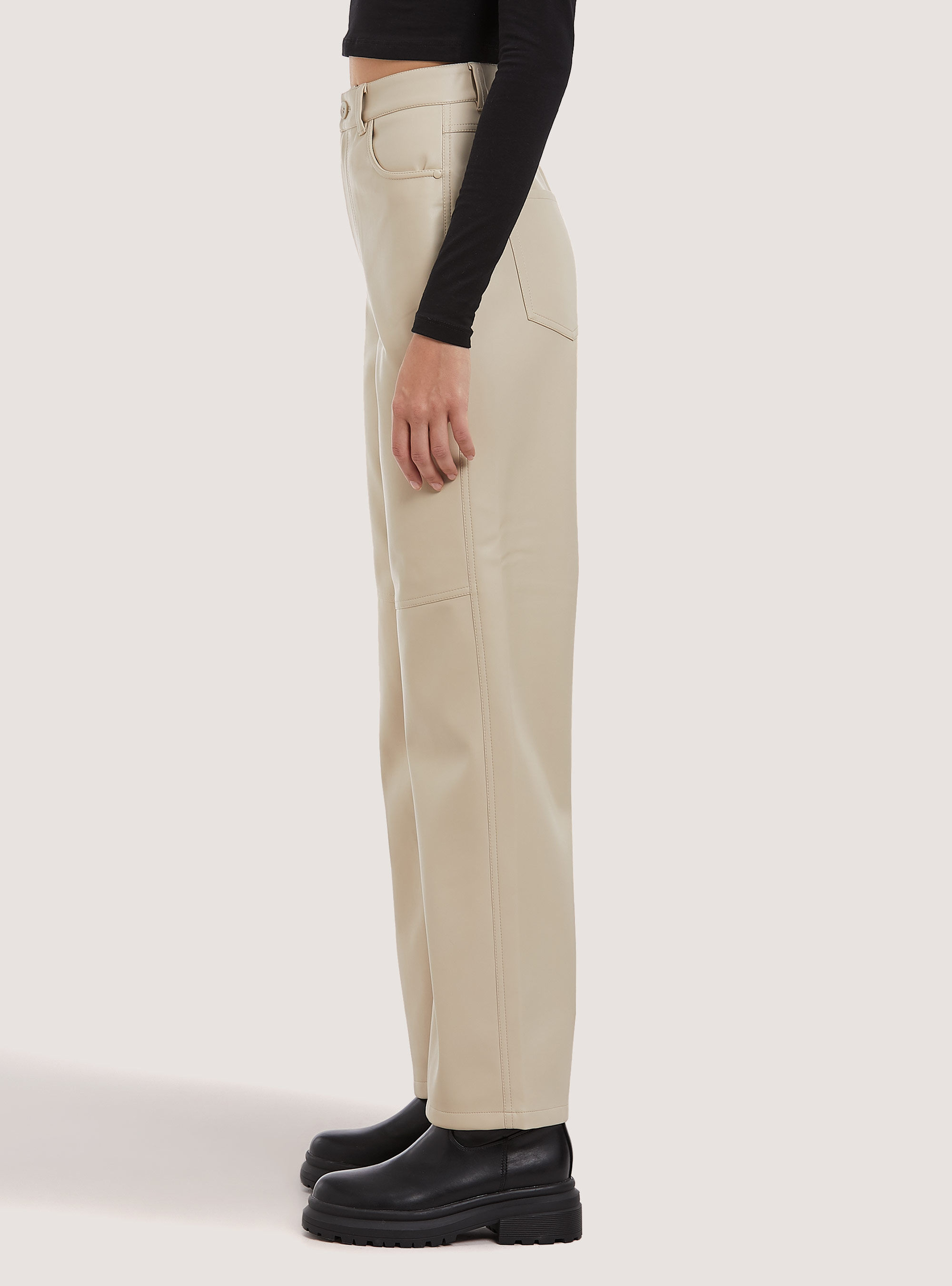 Pantaloni straight fit effetto pelle