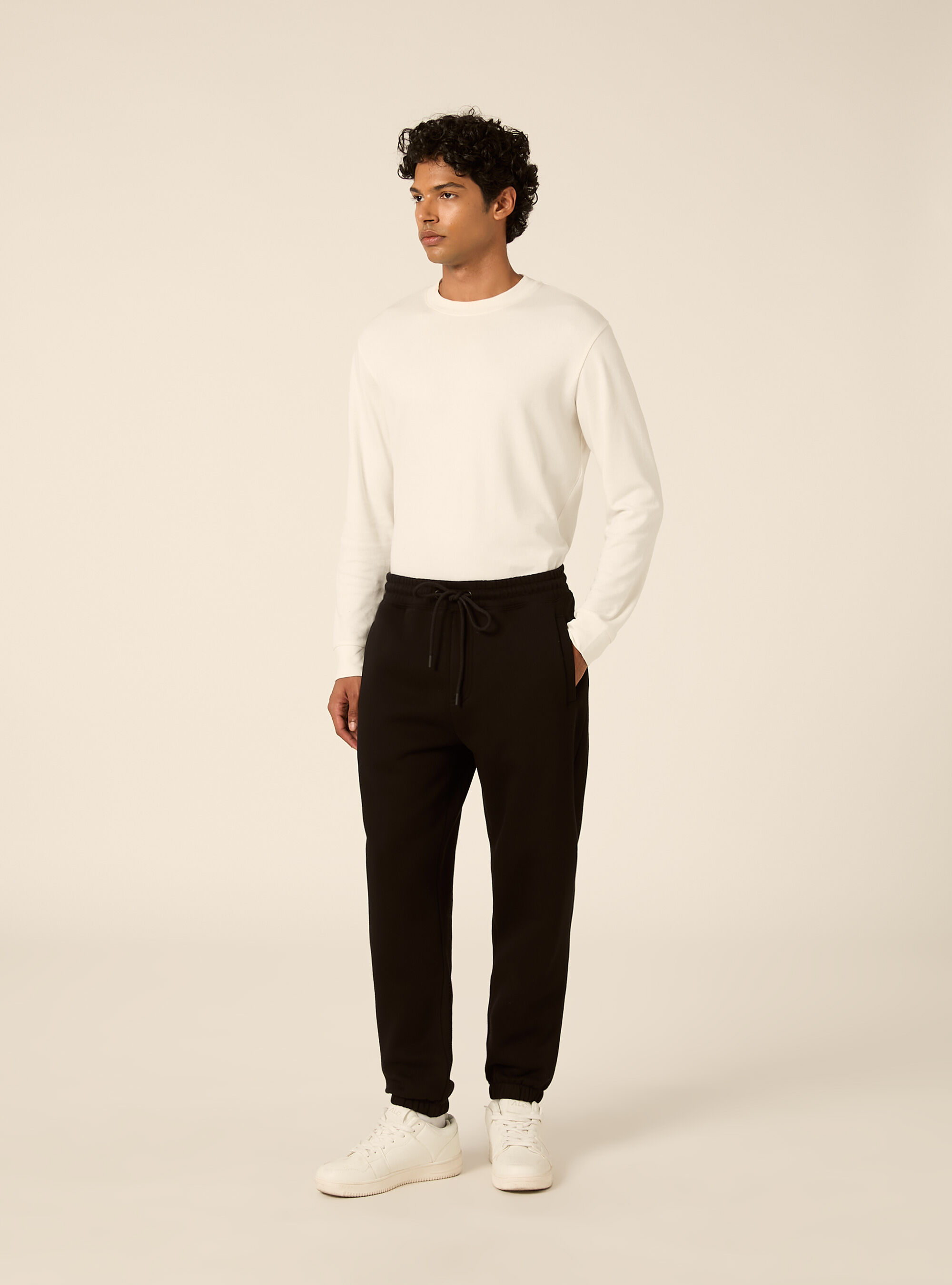 Jogger basico con coulisse ed elastico in vita