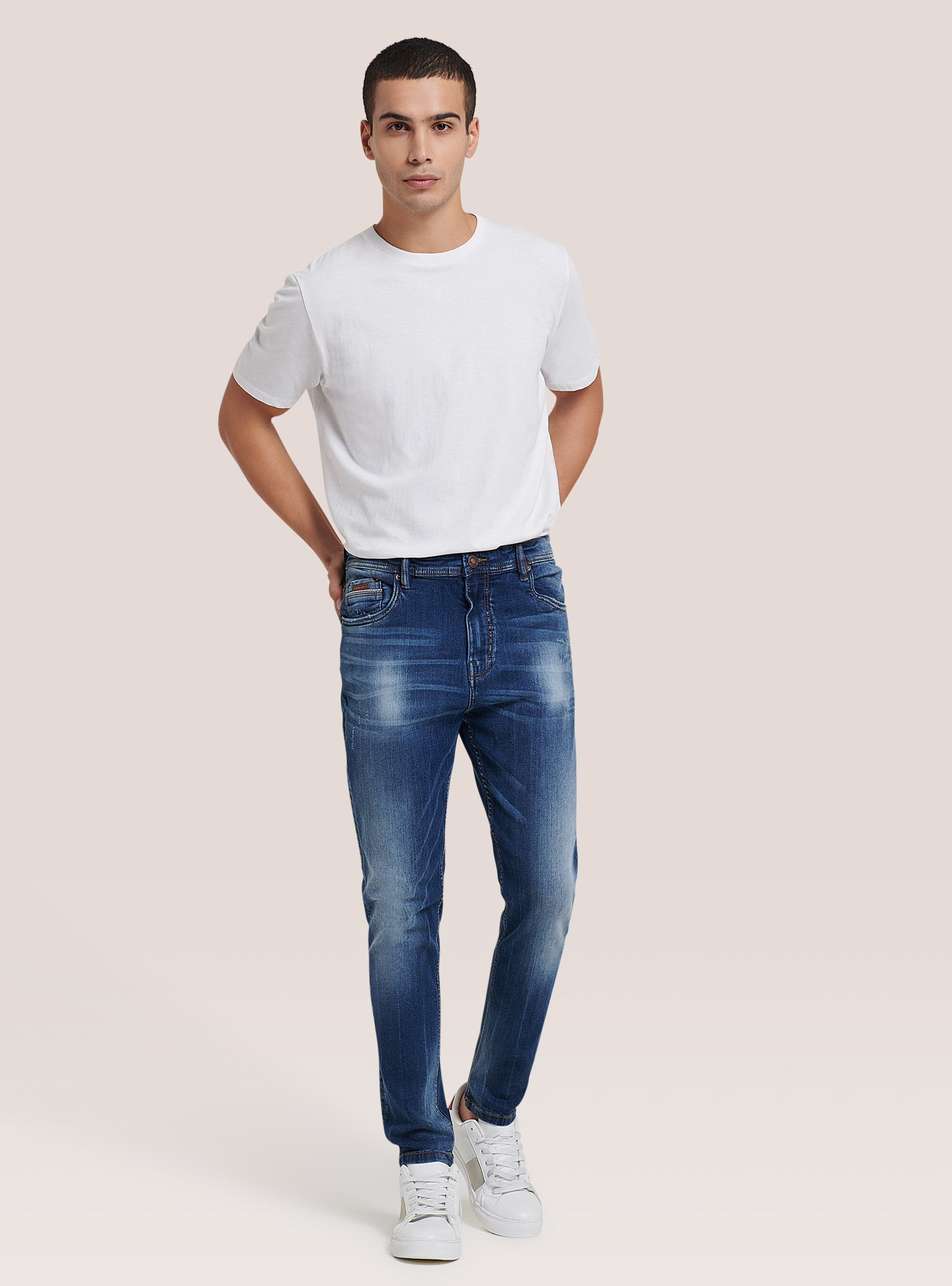 Stretch denim carrot fit jeans | Alcott 