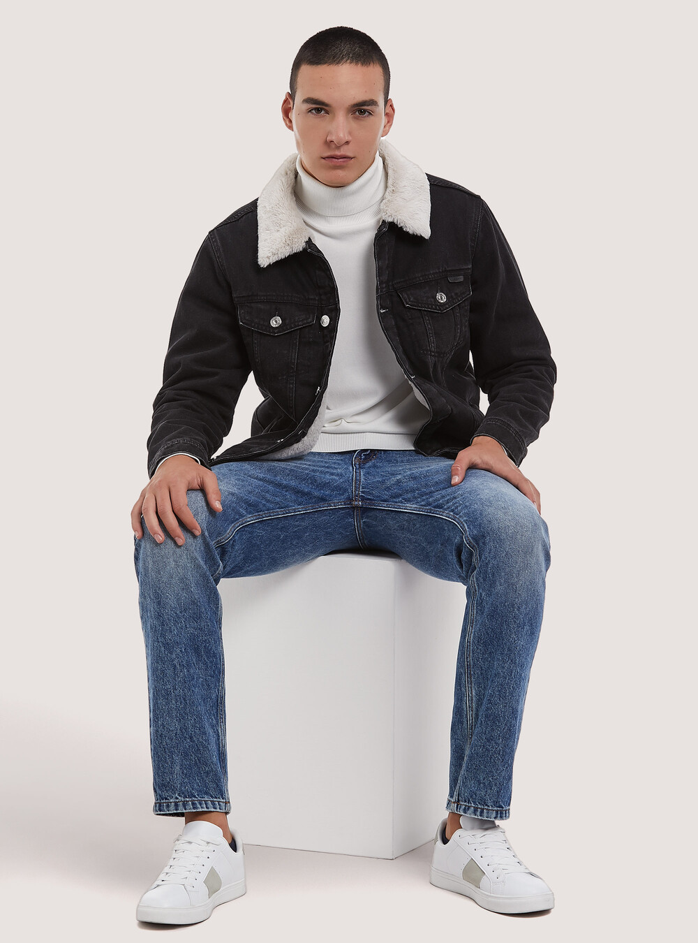 Veste en jean avec fourrure