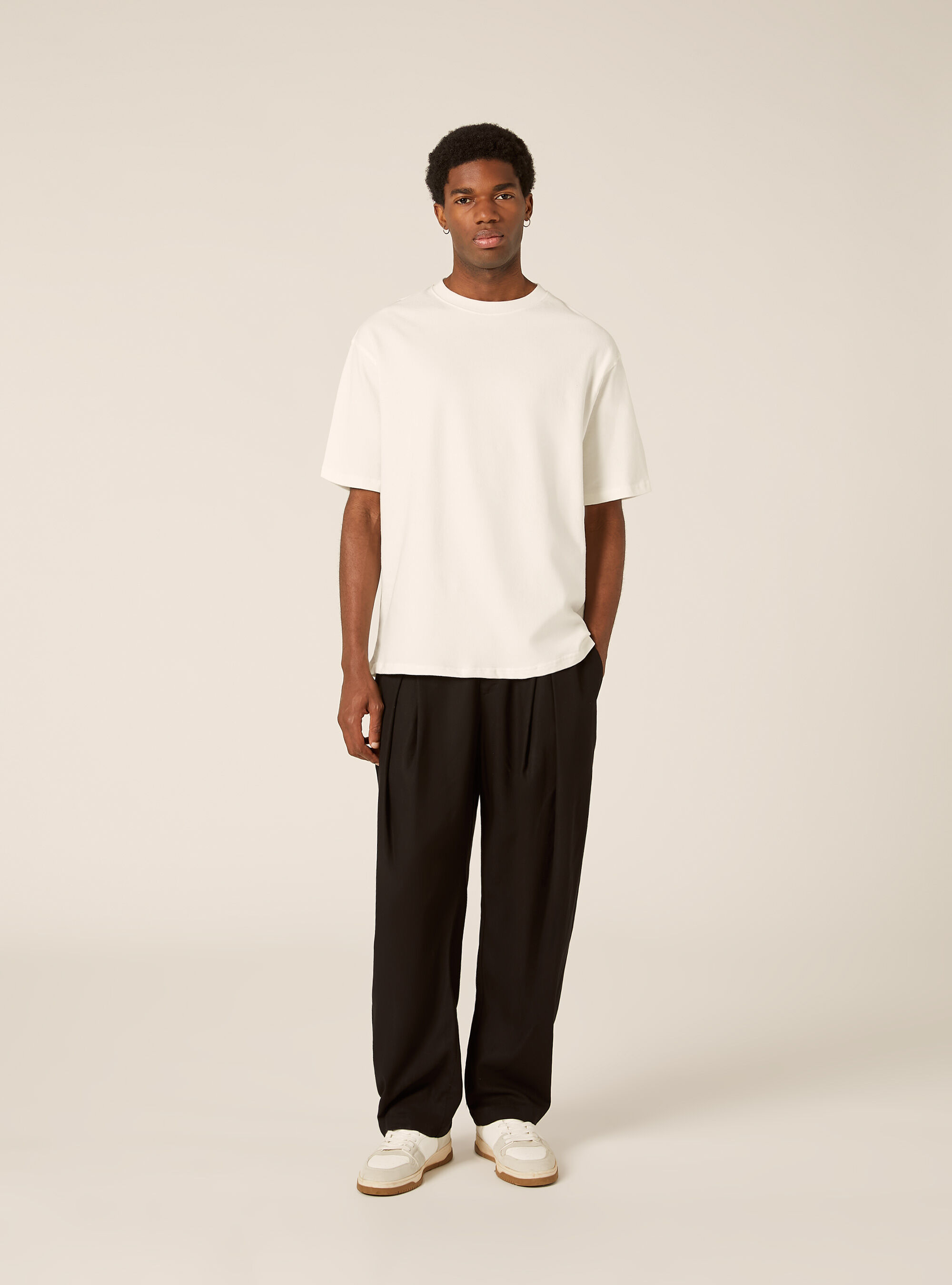 Pantaloni una pince in misto lino