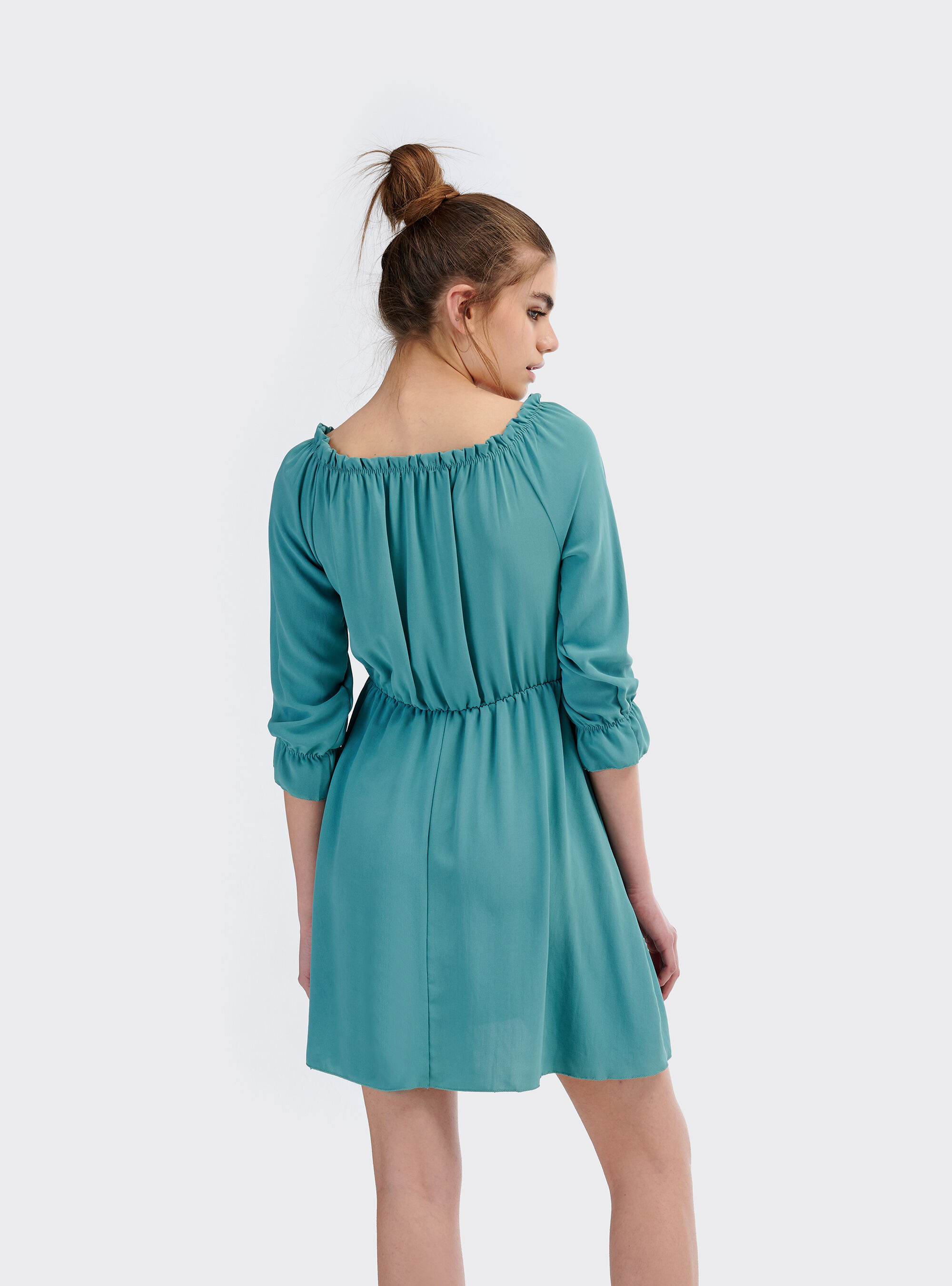 Vestito con scollo outlet