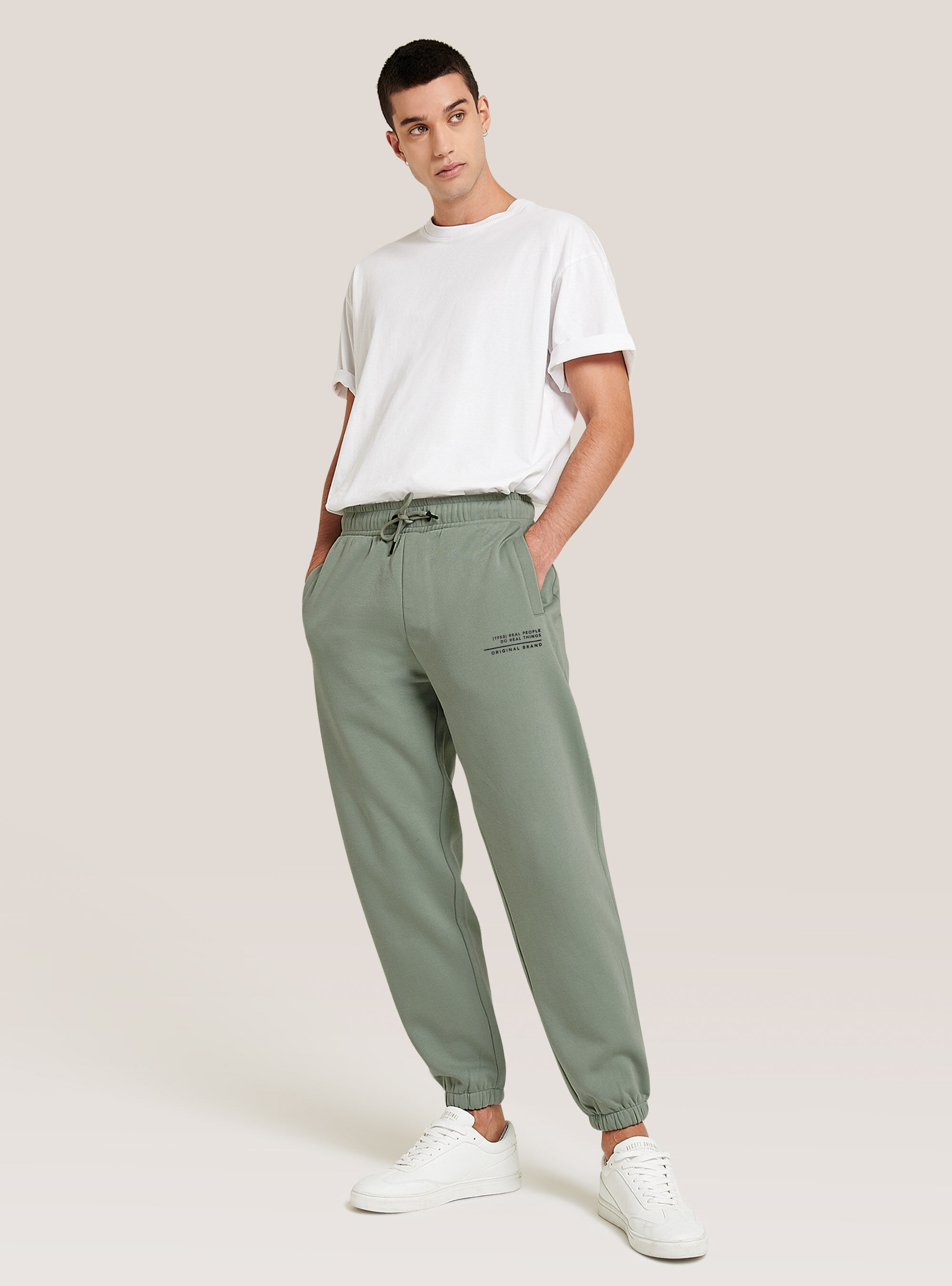 Basic cotton jogger with lettering print | Alcott | Trousers Uomo
