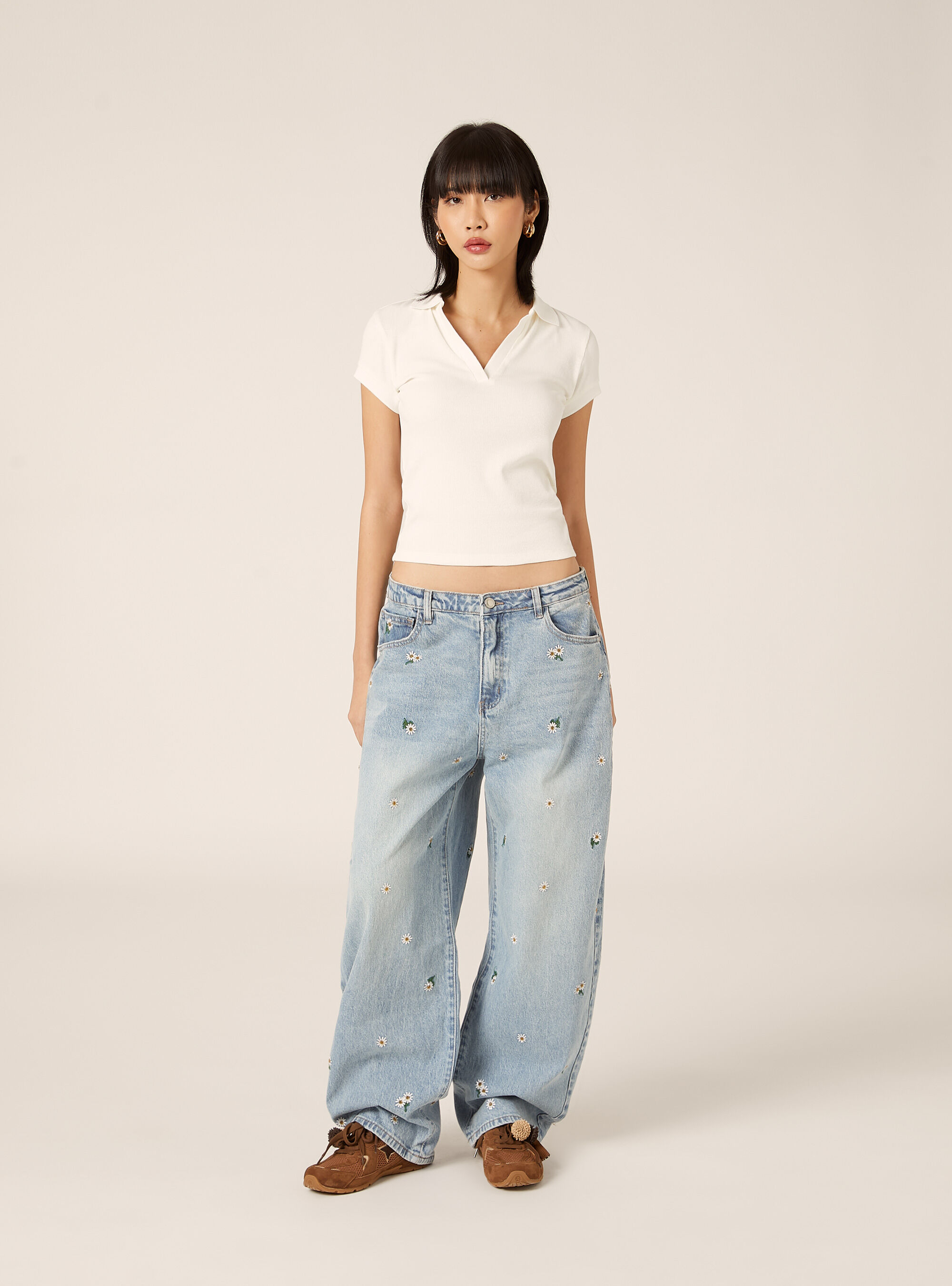 Balloon fit jeans with embroidery