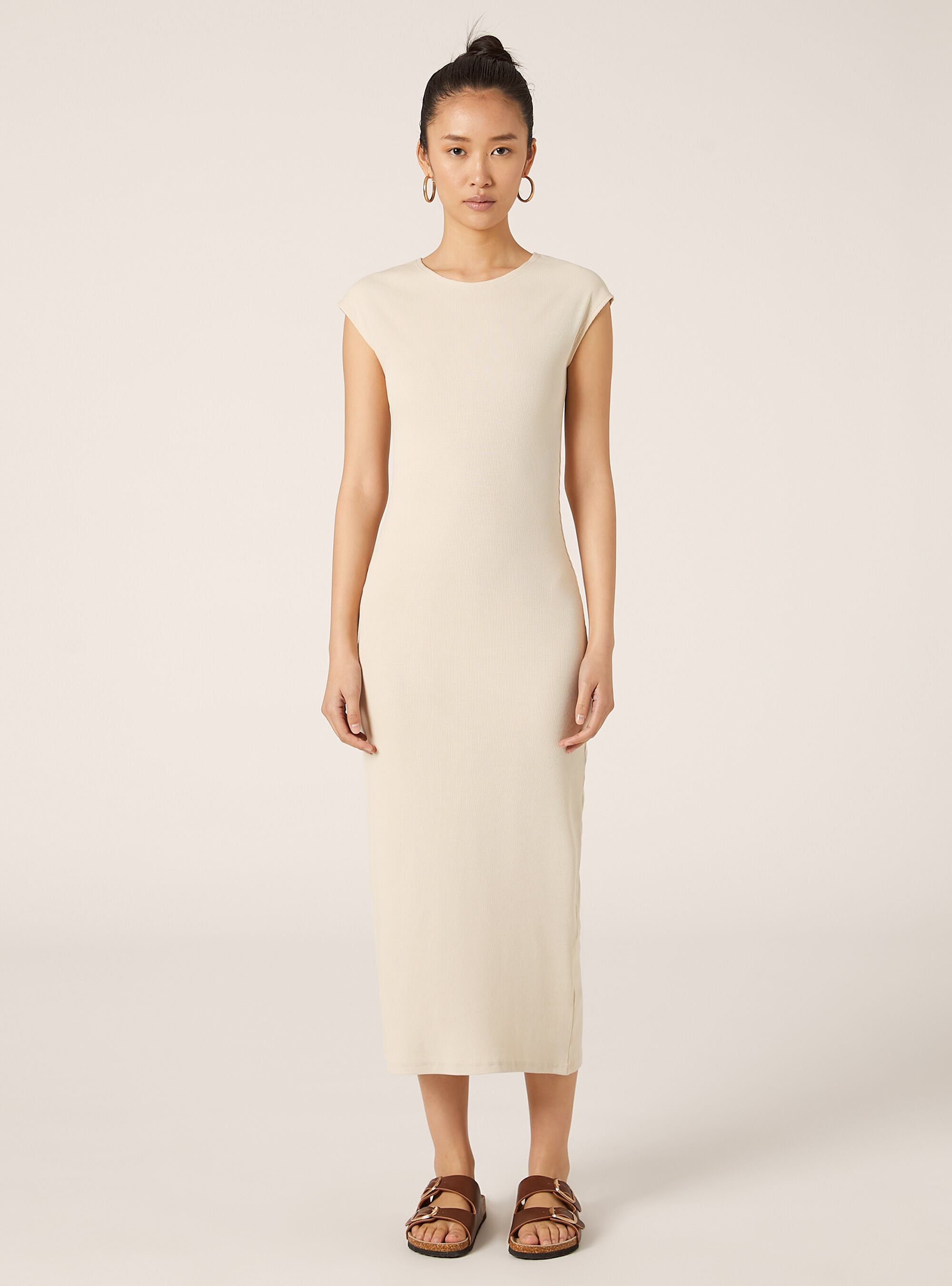 Eng anliegendes geripptes Kleid, CR2 CREAM MEDIUM