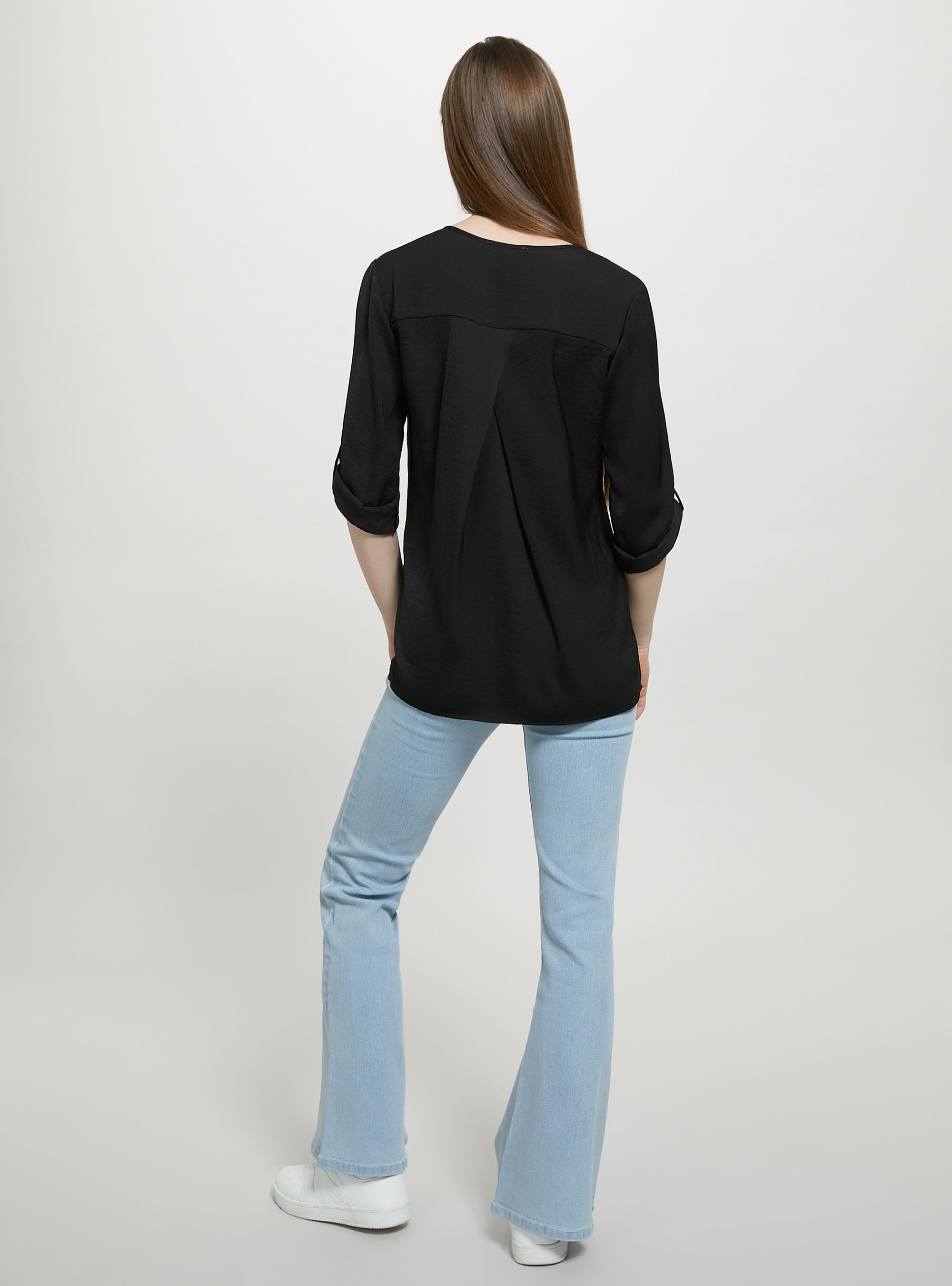 Plain-coloured blouse with neckline, BK1 BLACK