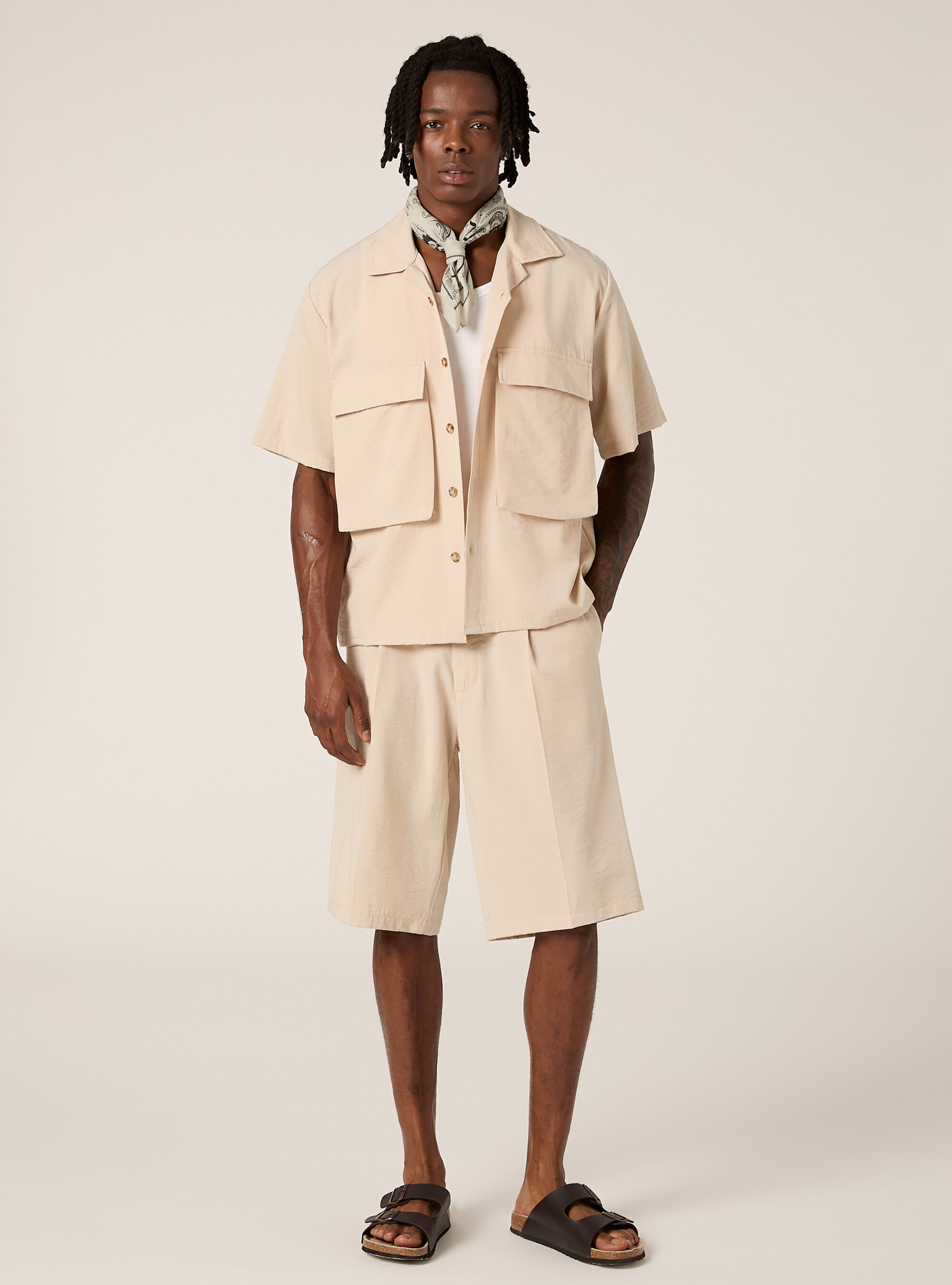 Chemise l&eacute;g&egrave;re de forme carr&eacute;e avec grandes poches, BG2 BEIGE MEDIUM