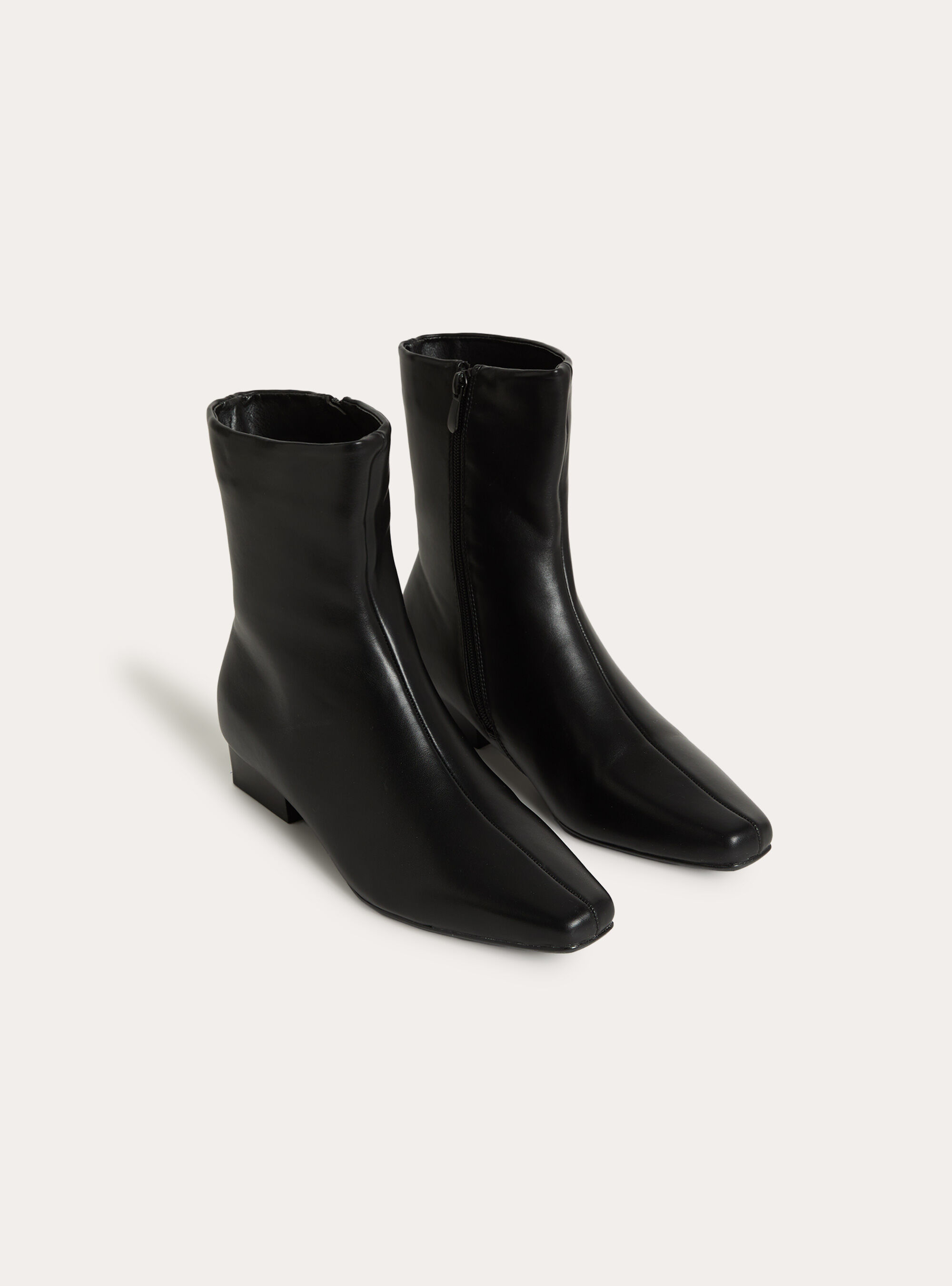 Bottines basses en effet cuir a bout carre et zip
