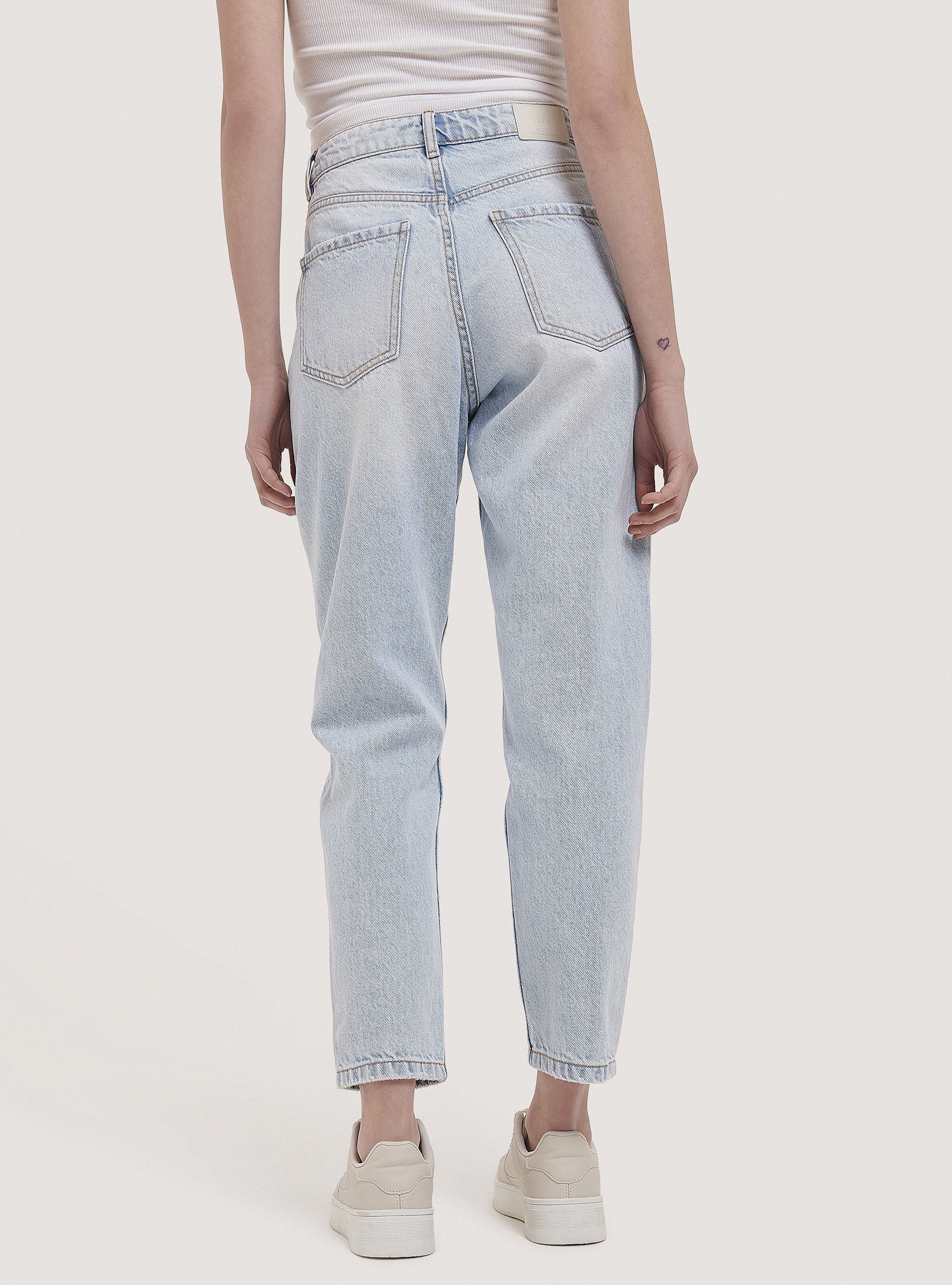 Jeans mom fit in cotone, D007 LIGHT AZURE