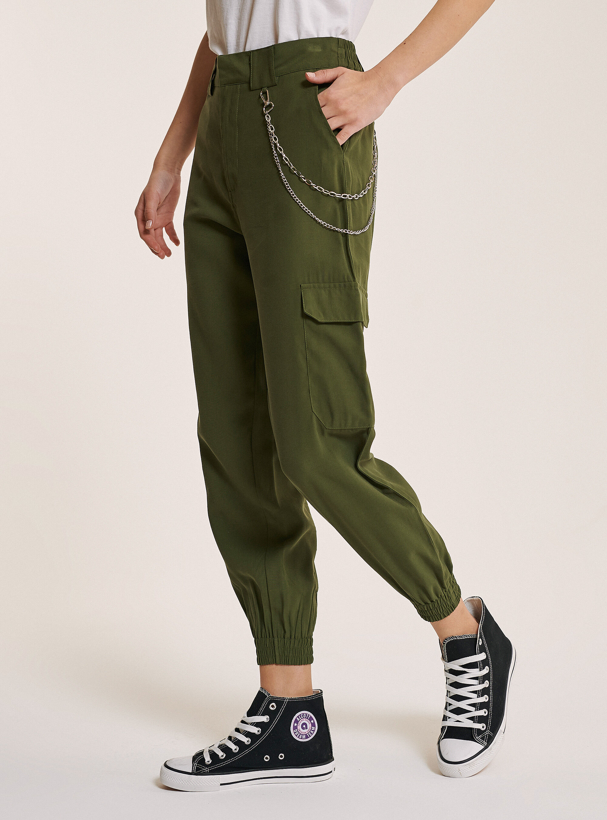Pantaloni con catena 2025