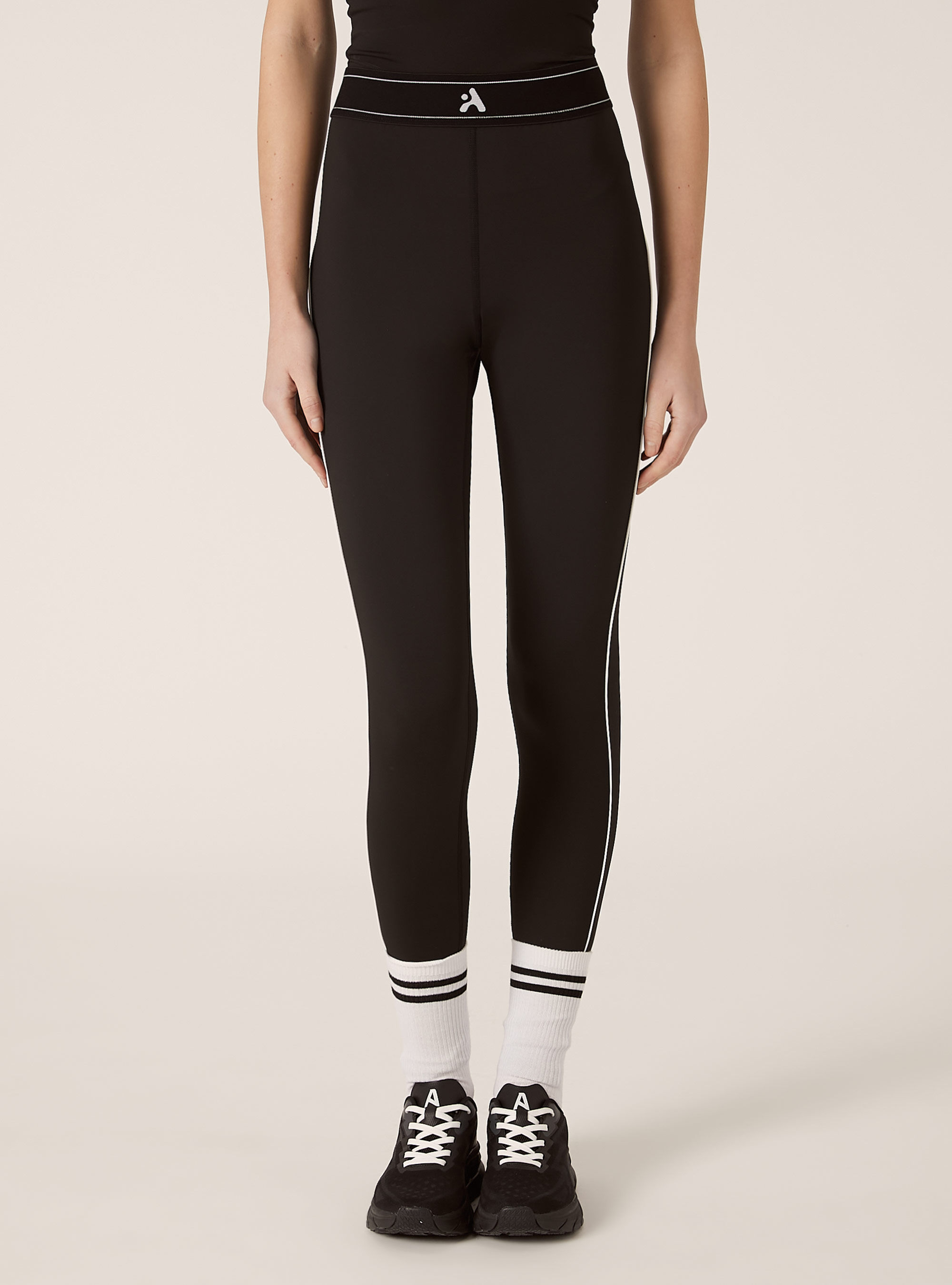 Leggings with elastic band