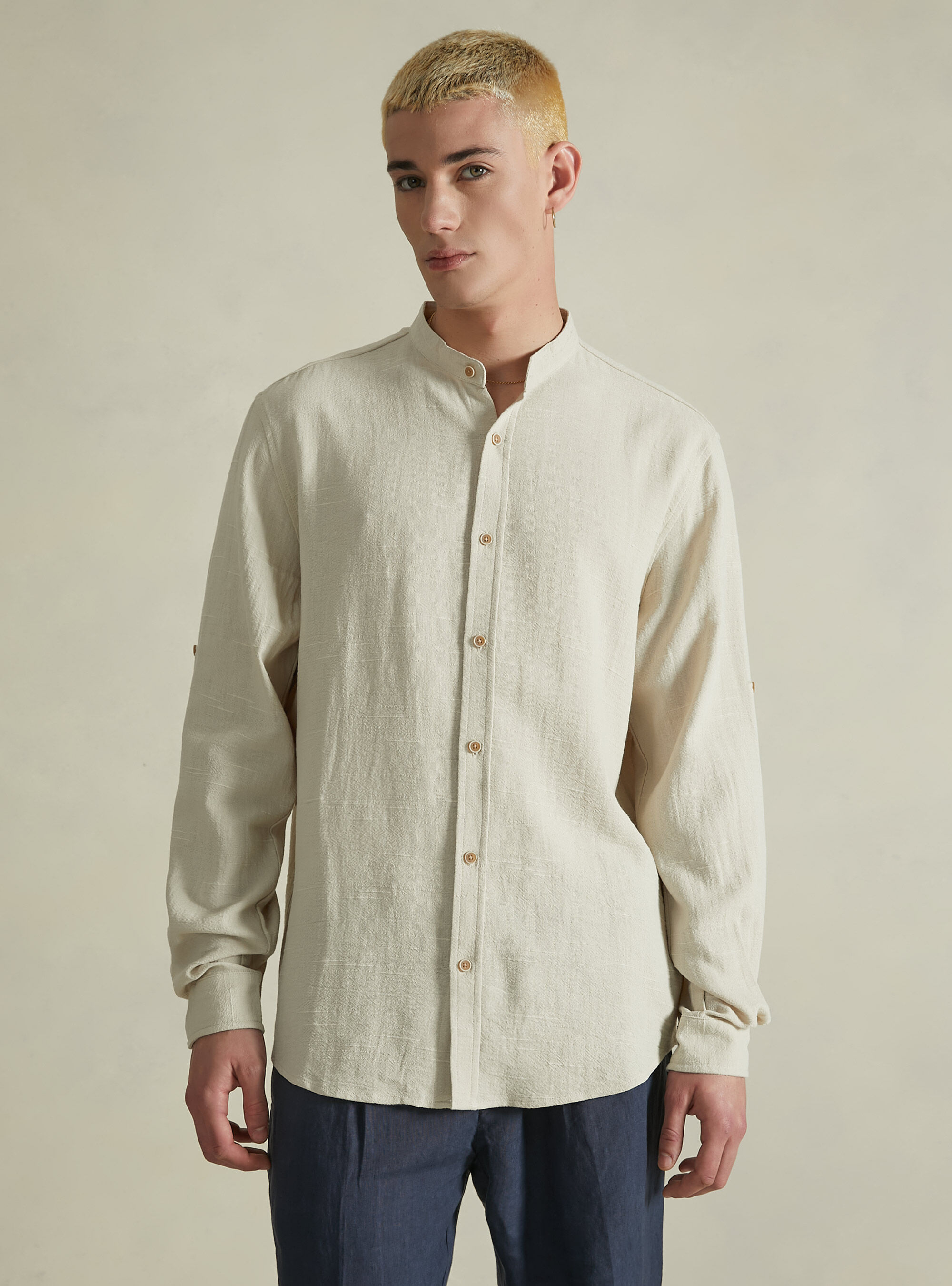 Camicia di lino con collo alla coreana discount