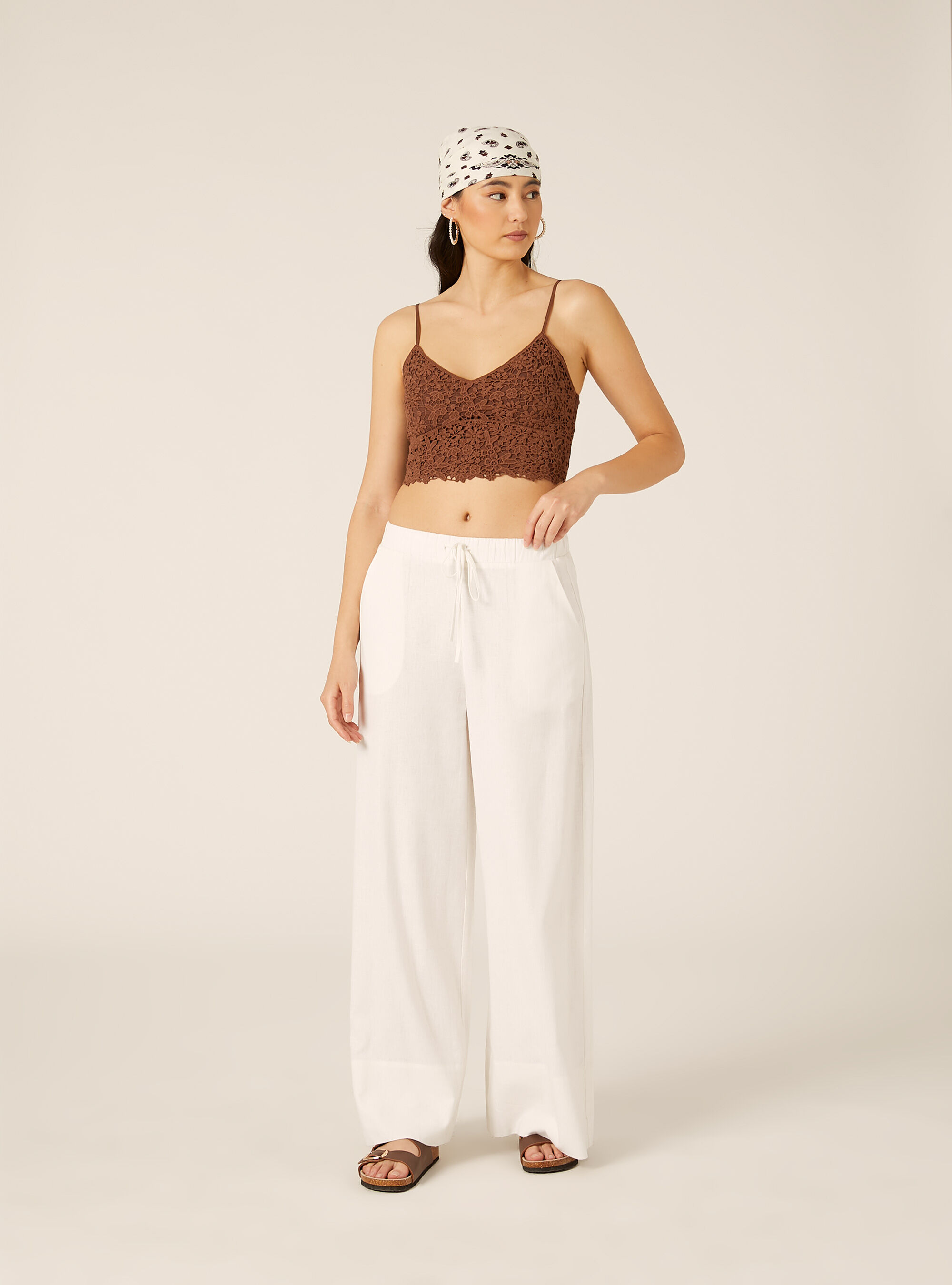 Top crochet con bretelle