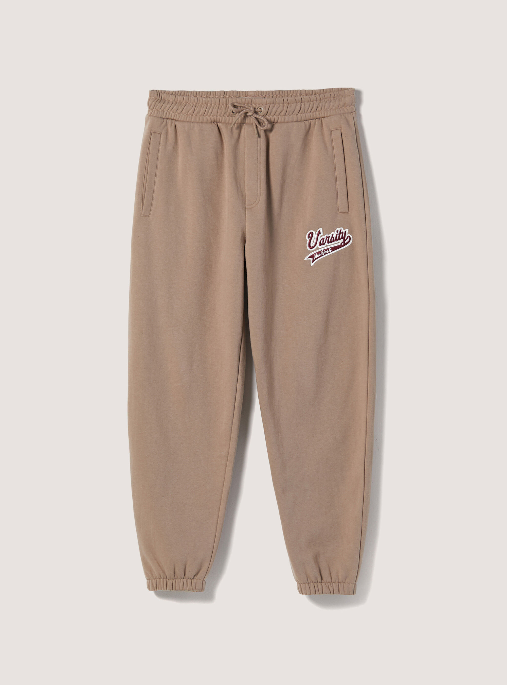 Pantalones jogger con parche universitario, BG3 BEIGE LIGHT