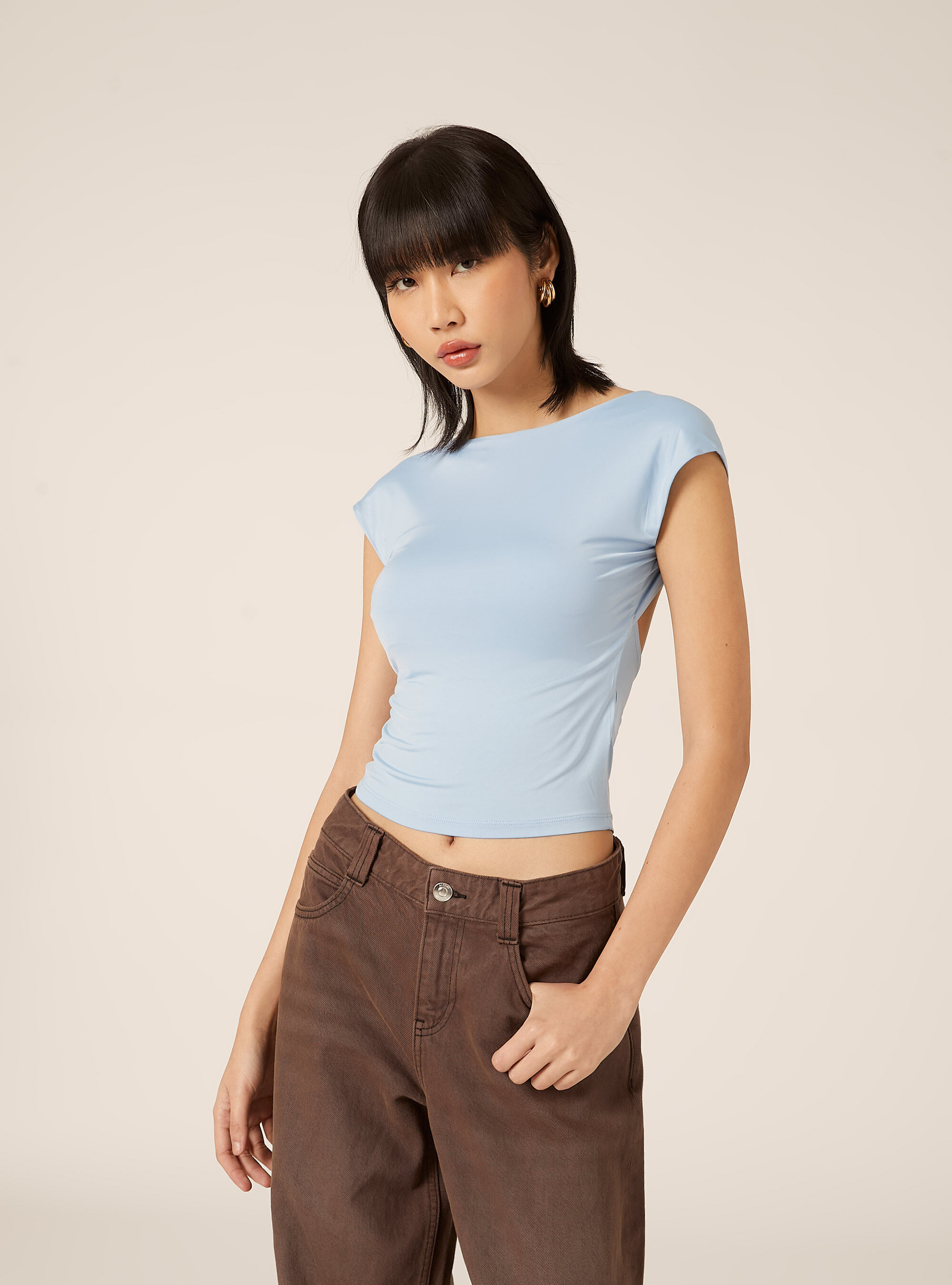 Maglietta con schiena scoperta