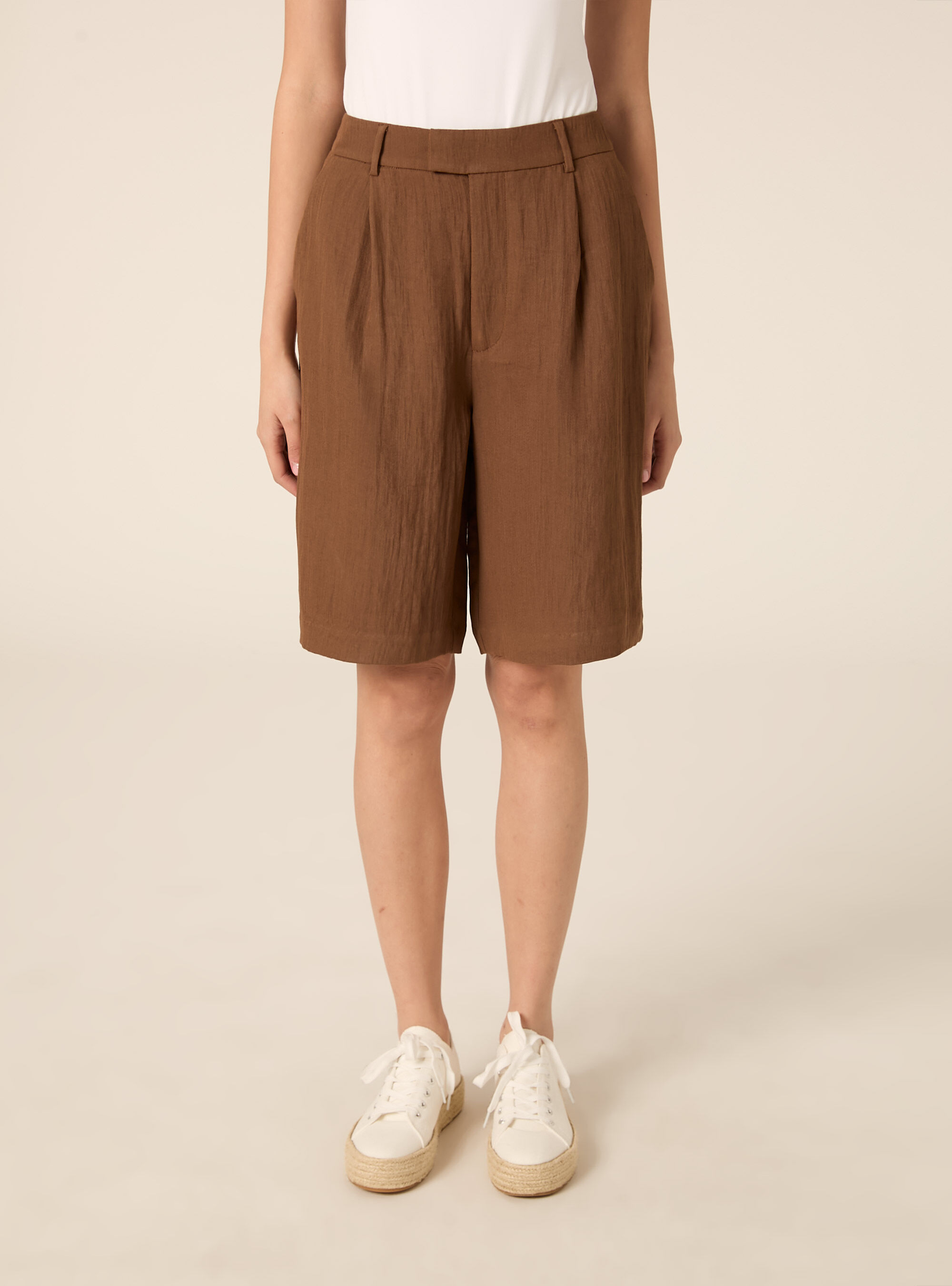 Bermuda tailoring con pence testurizzati