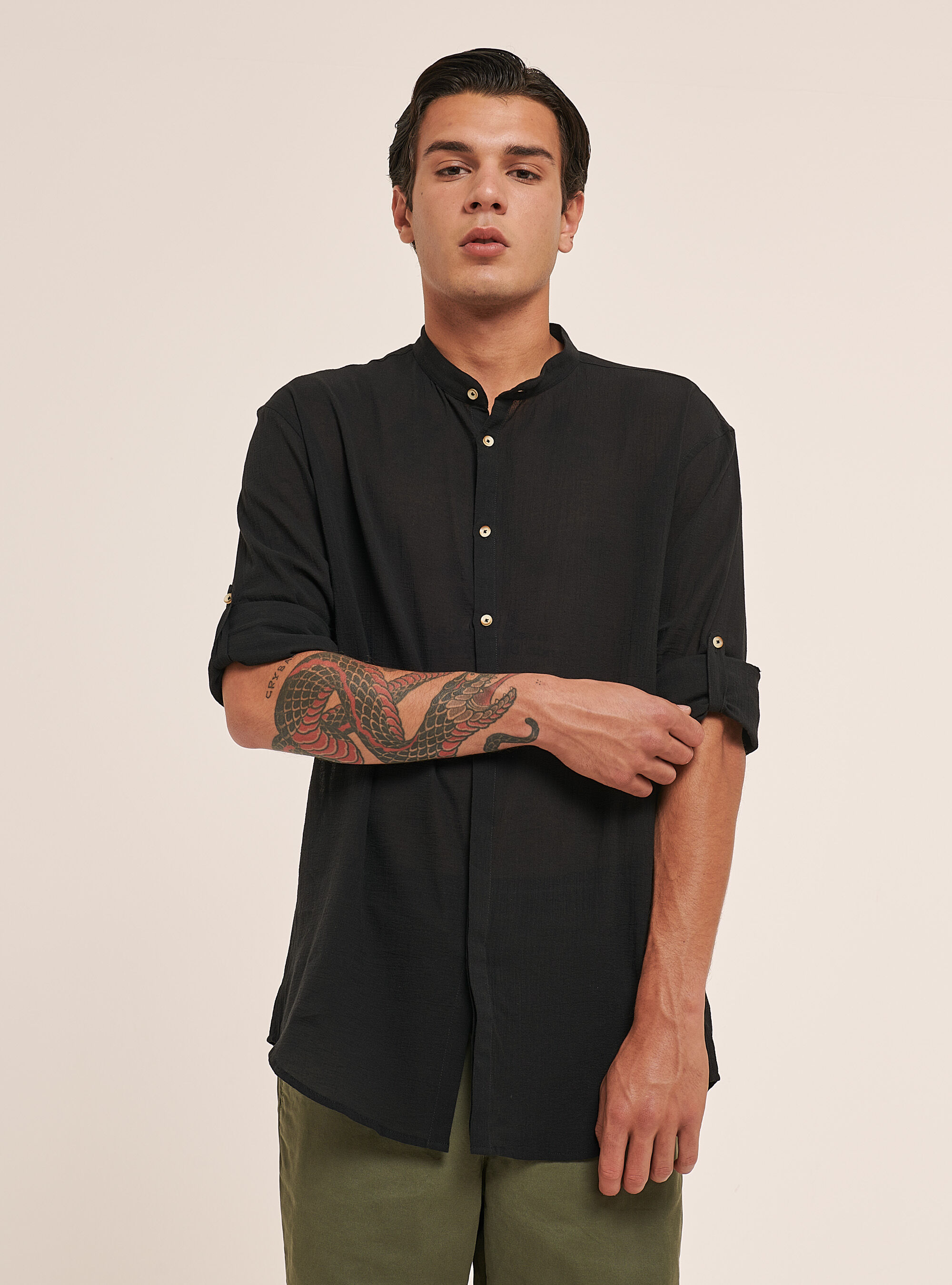 Chemise &agrave; manches longues en coton avec col cor&eacute;en, C101 BLACK