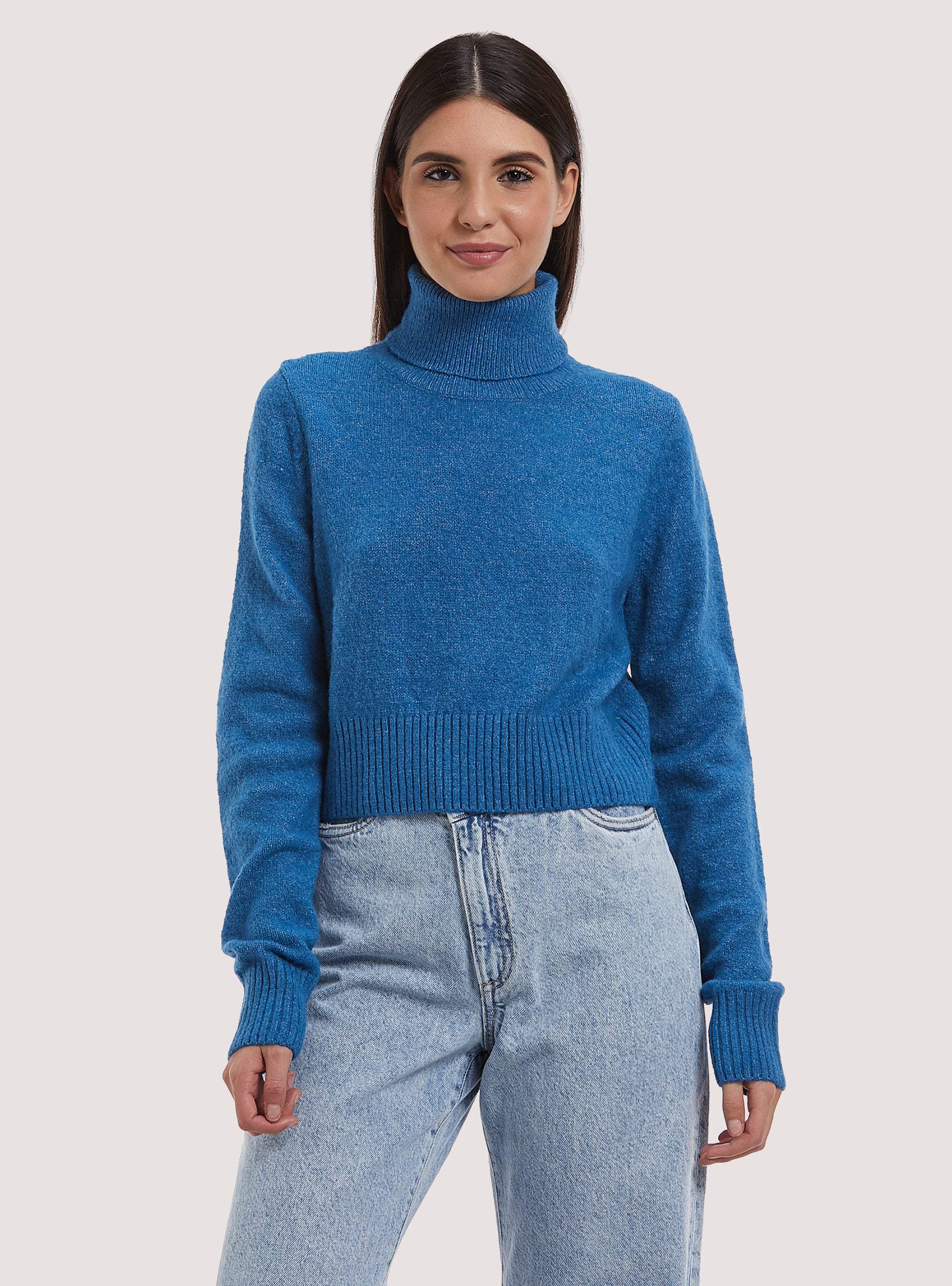Pullover morbido cropped a collo alto