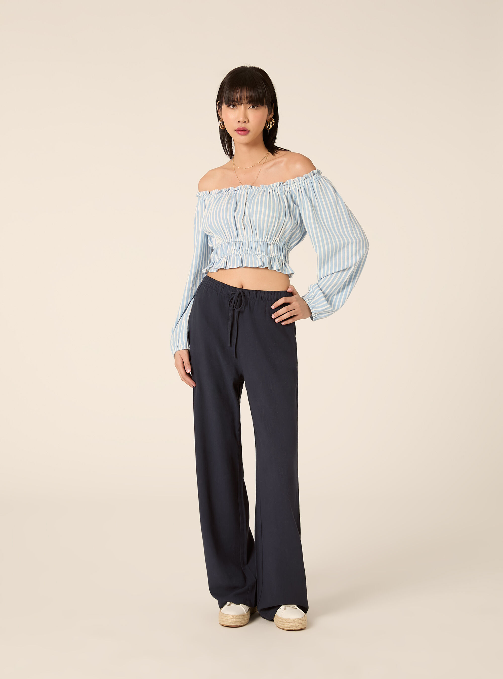 Blusa con spalle scoperte in misto lino