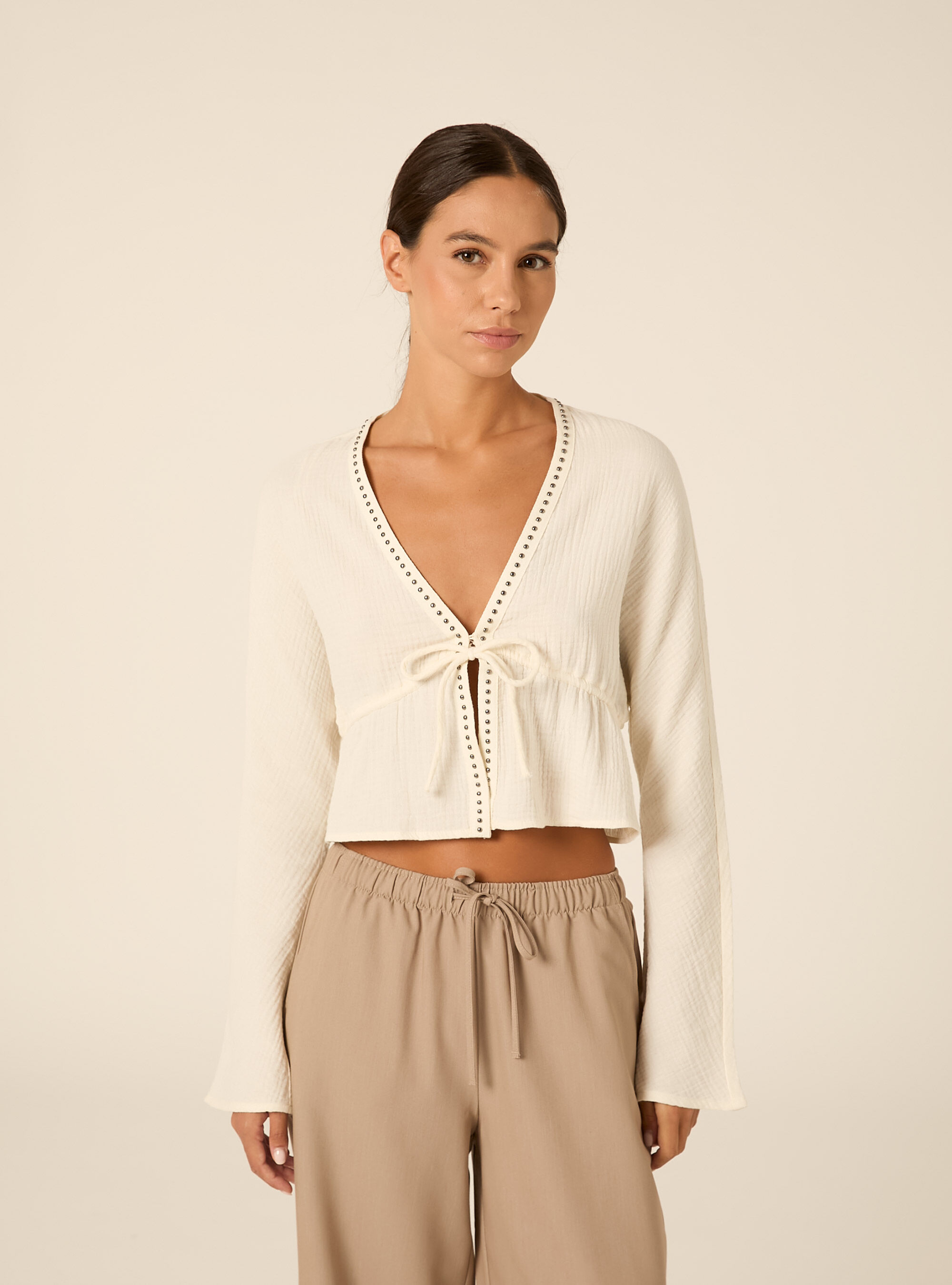 Blusa con borchie