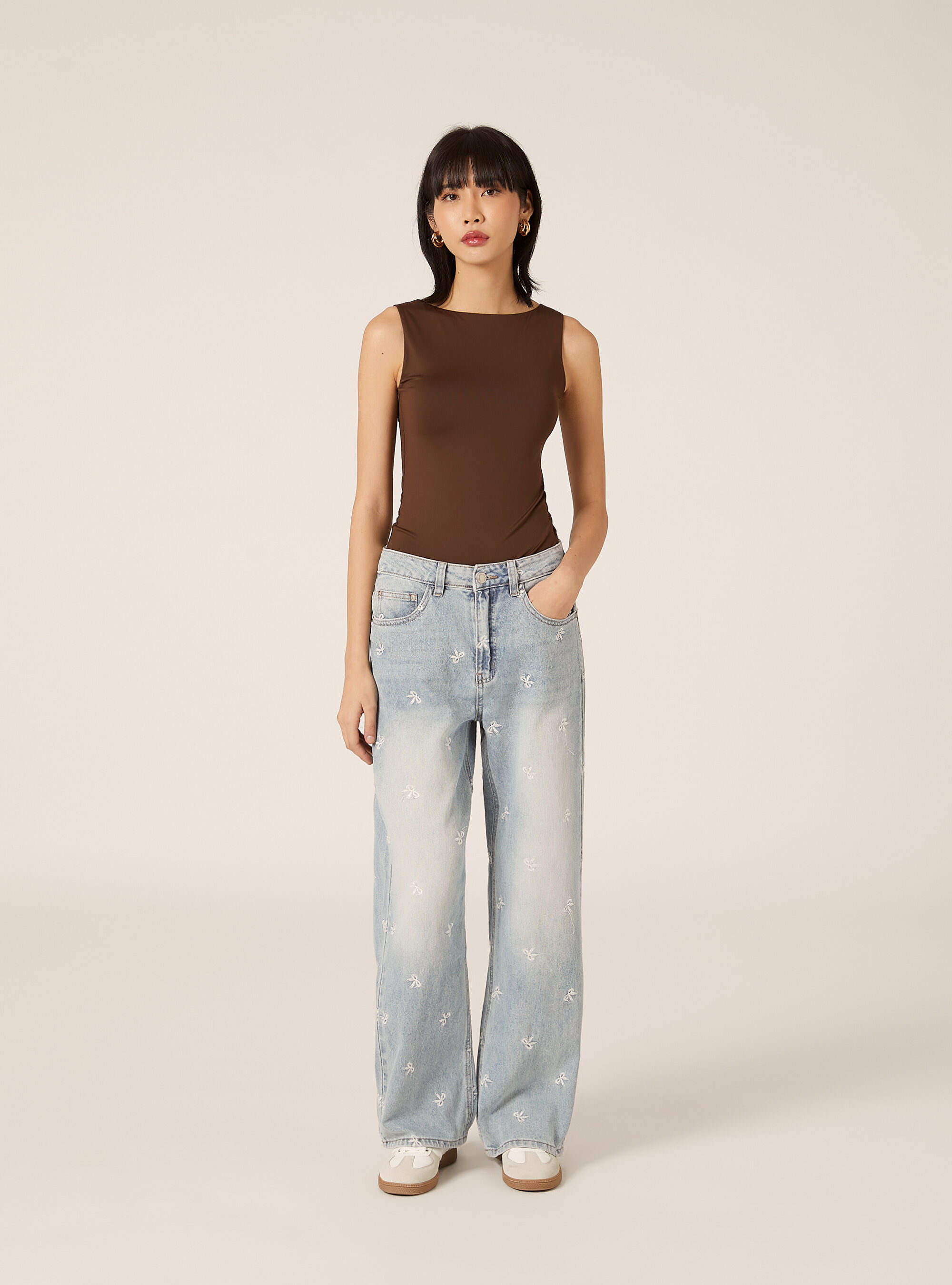 Straight fit jeans with embroidered bows