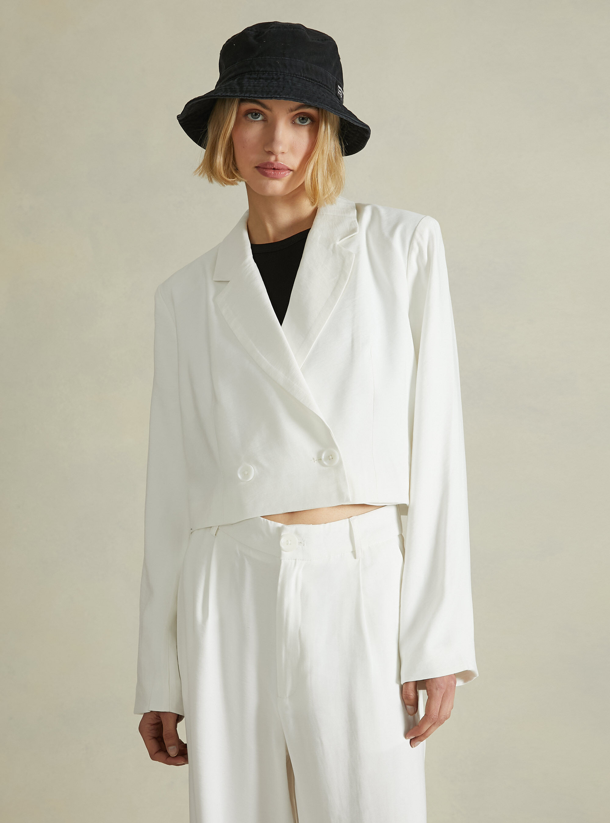 Soft white blazer hotsell