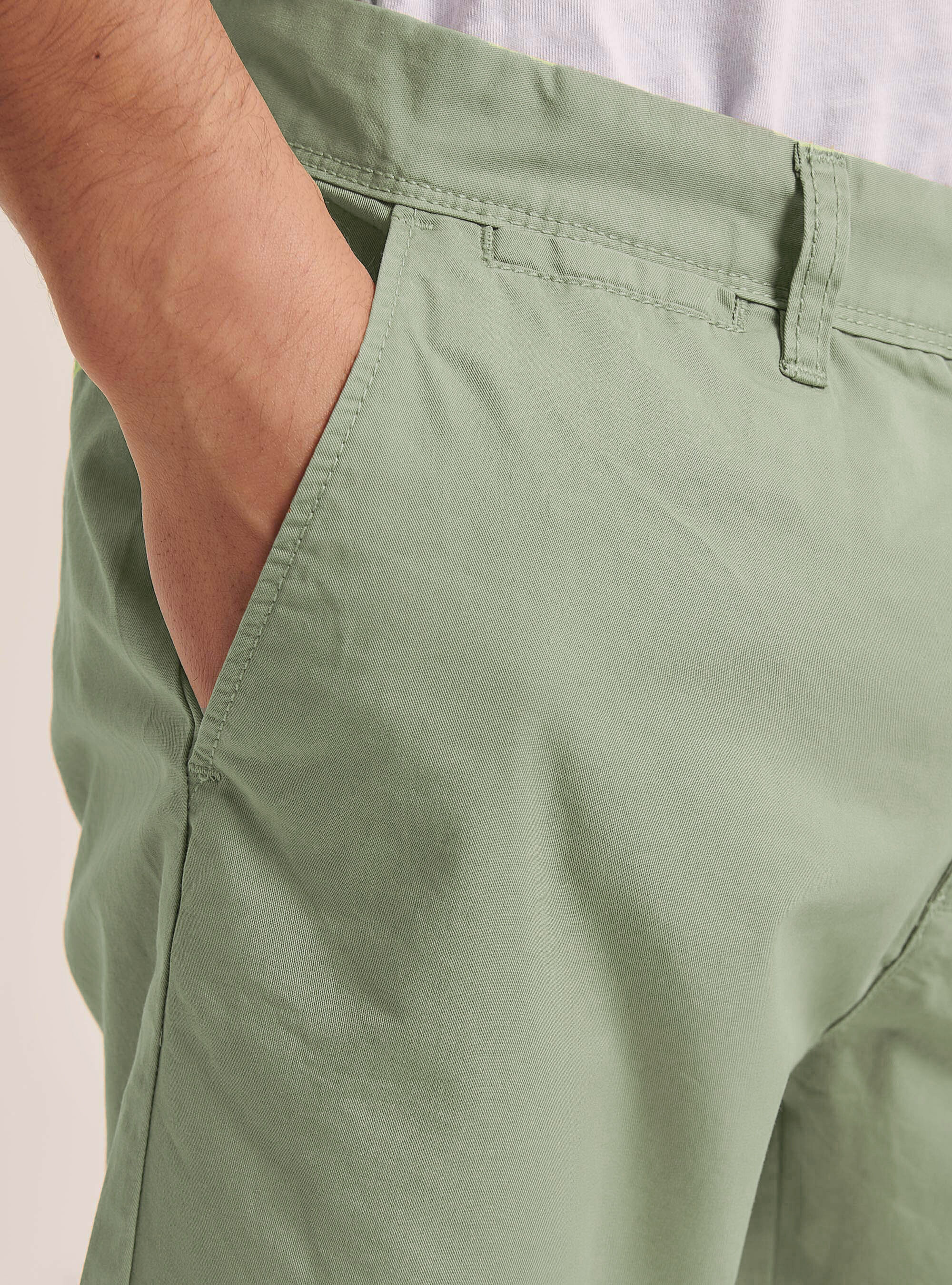 Bermuda in twill in tinta unita, VERDE CHIARO