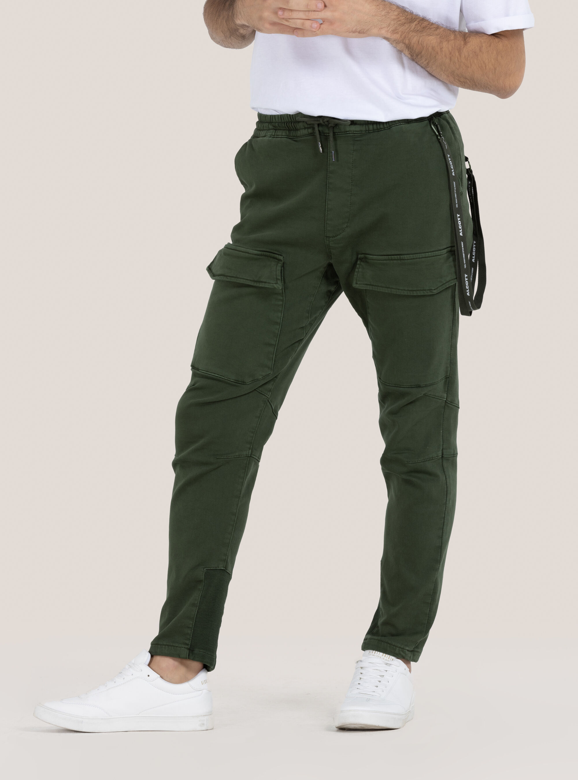 Pantaloni cargo con coulisse e tasconi