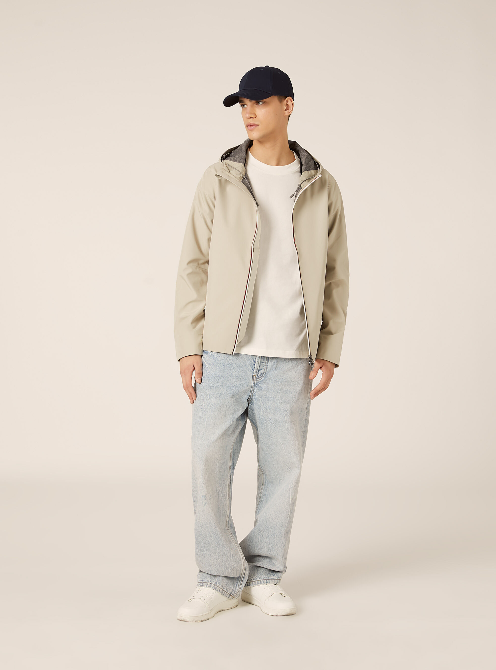 Giubbotto con cappuccio  antivento