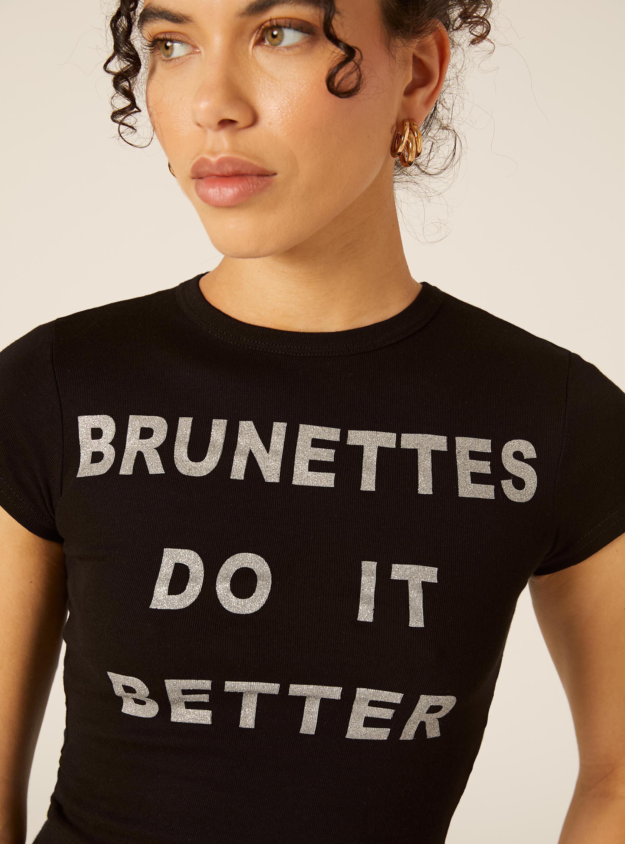T-shirt con stampa "brunettes do it better", BK1 BLACK