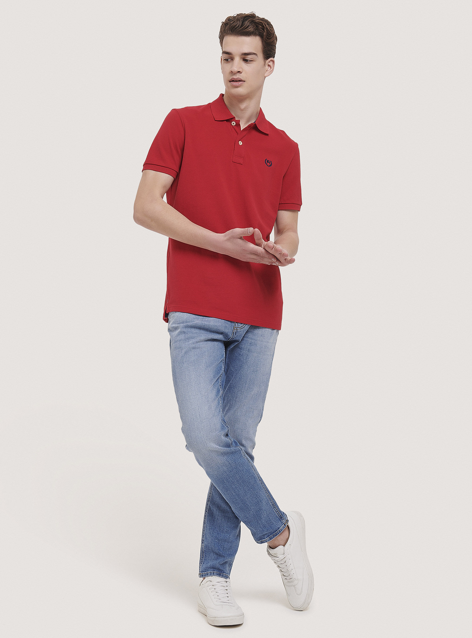 Poloshirt aus Baumwollpikee mit Stickerei, C4494 RED