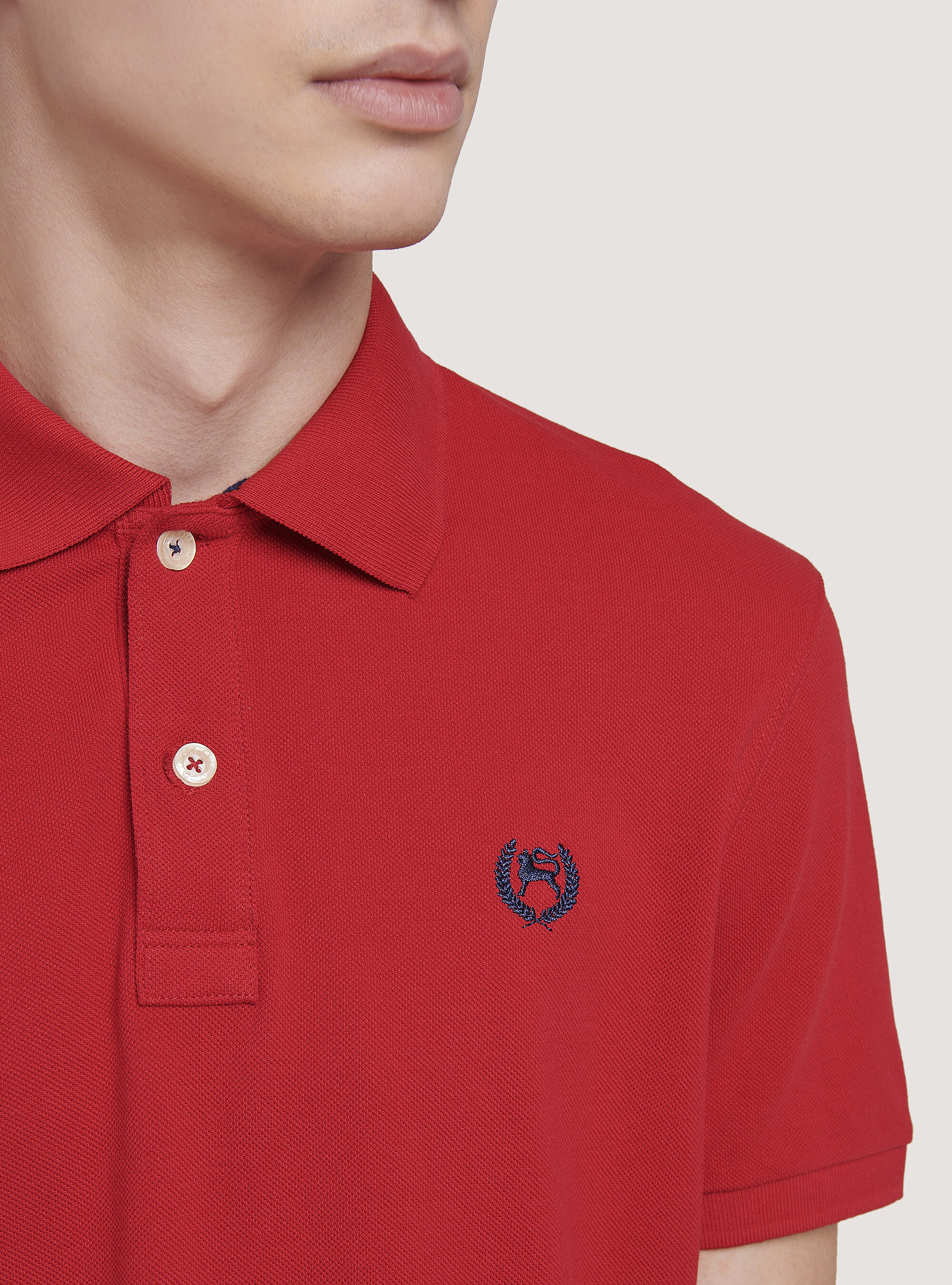 Poloshirt aus Baumwollpikee mit Stickerei, C4494 RED