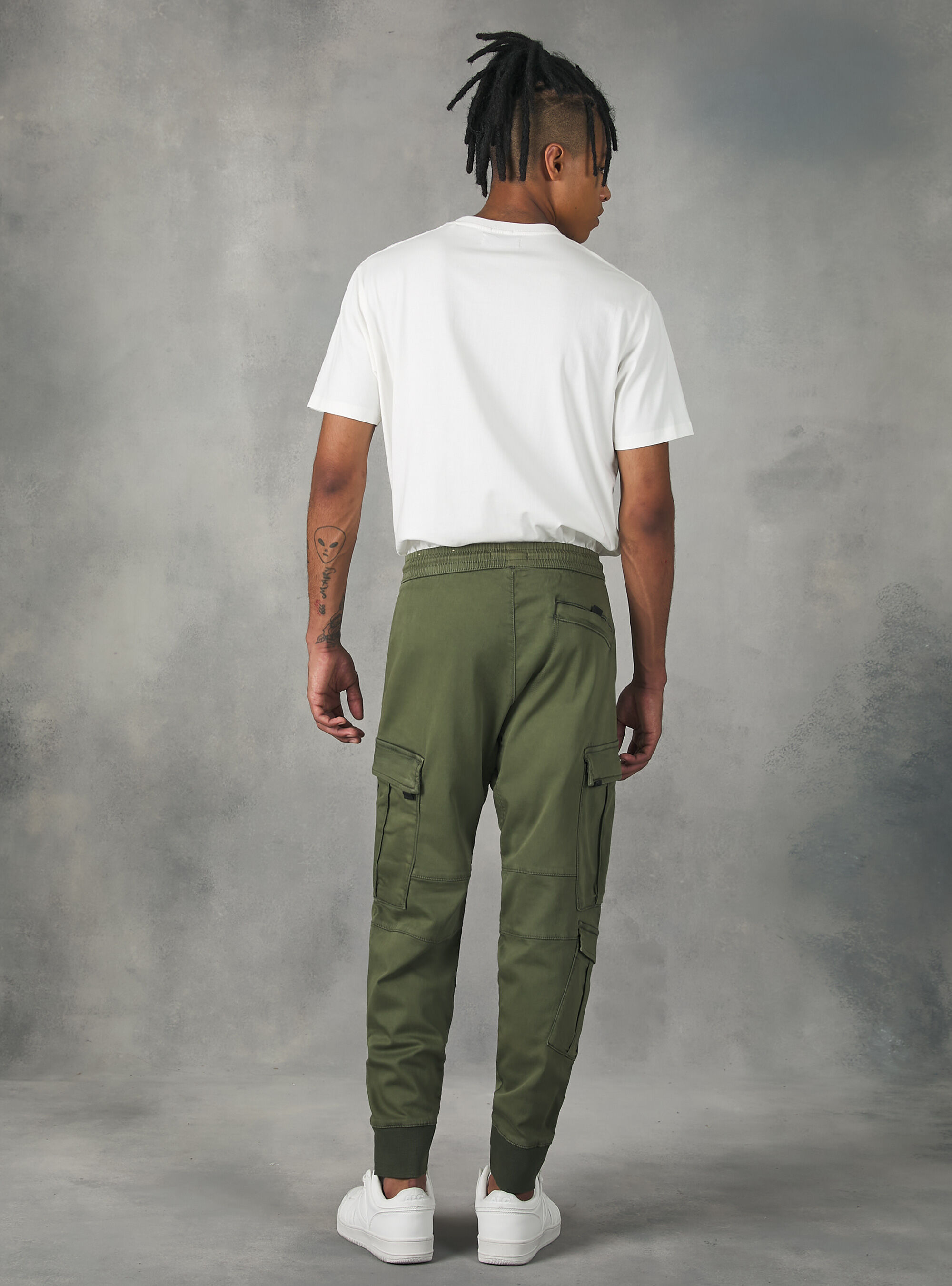 Trousers with 2025 big pockets