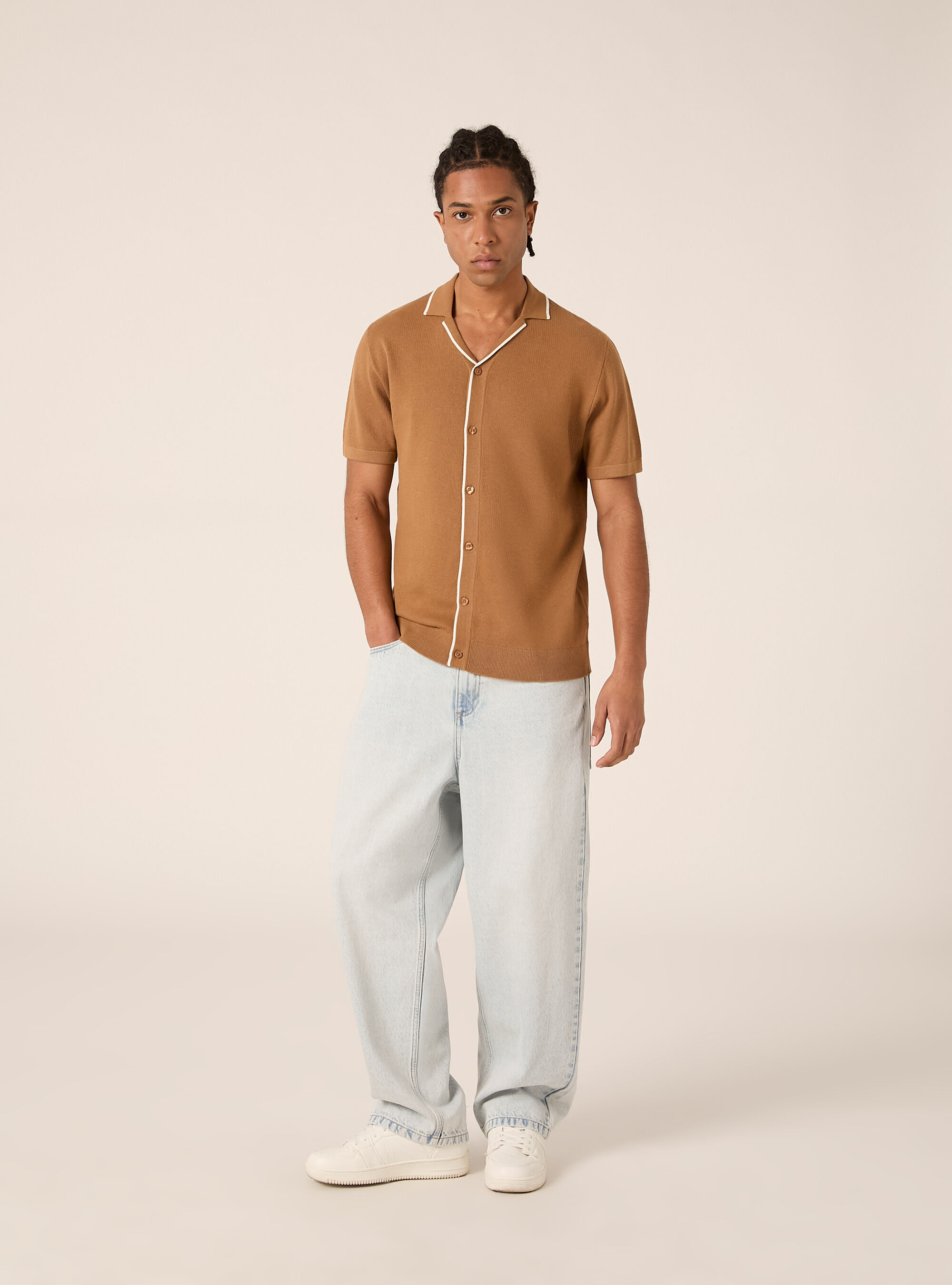 Cardigan con collo polo e bordino in  contrasto