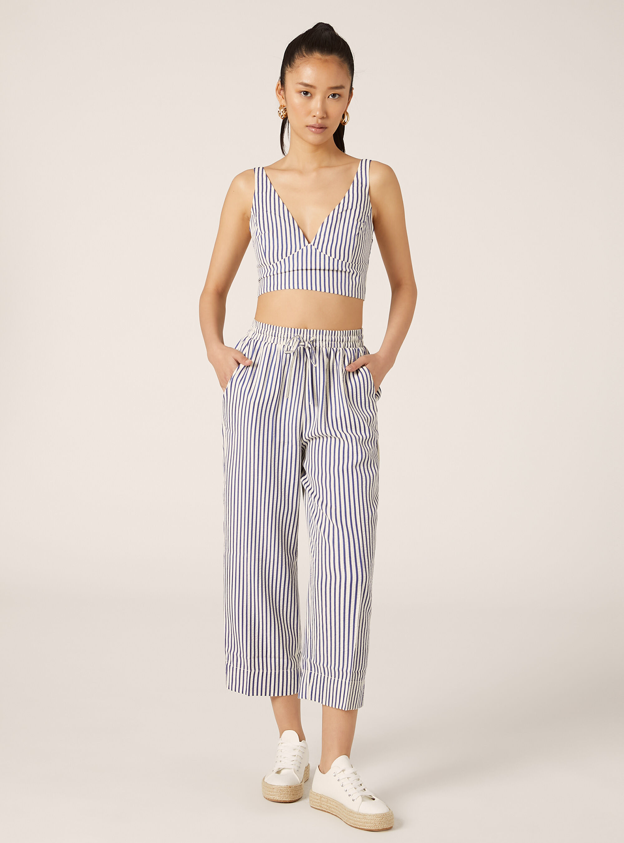 Top a righe con texture stropicciata, STRIPES