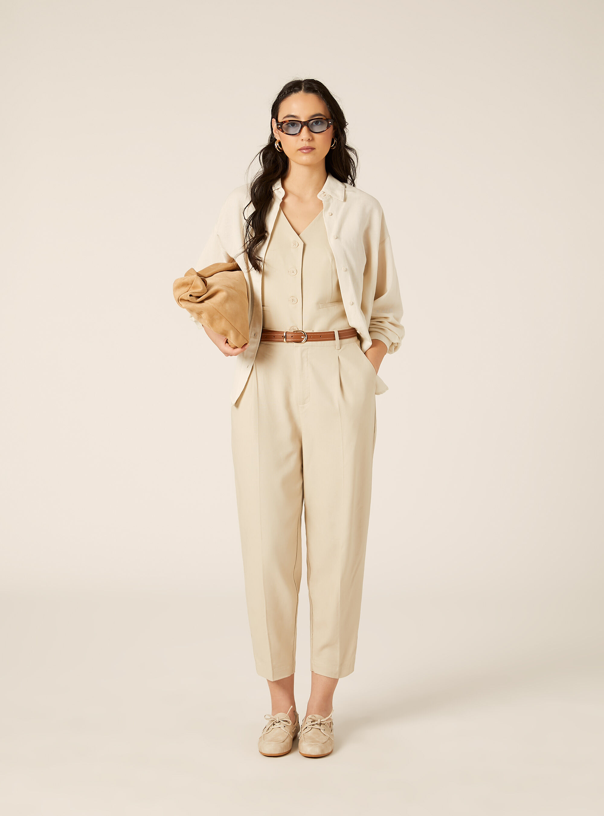 Pantaloni dritti in misto lino con cintura