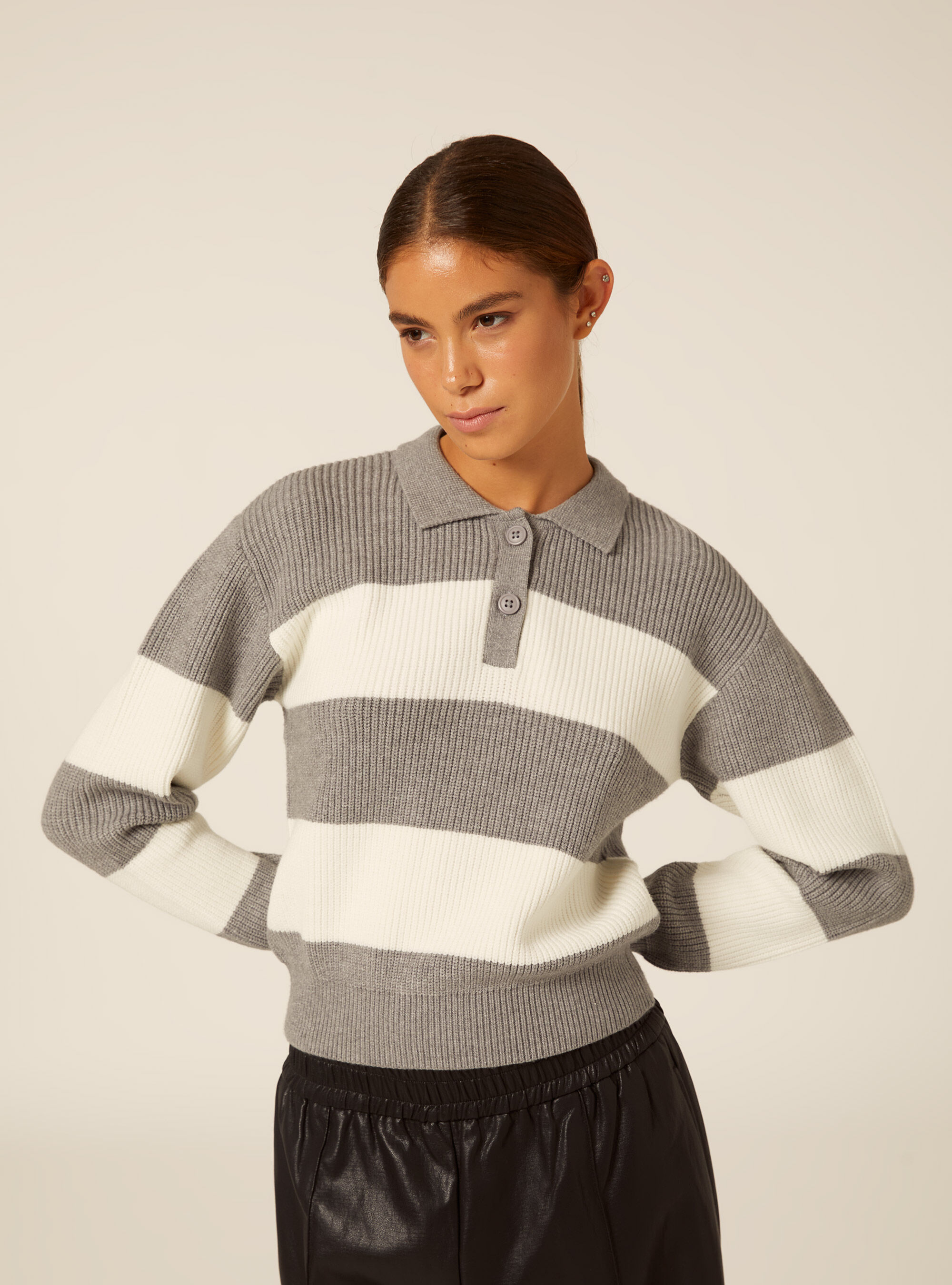Maglia con collo polo a righe