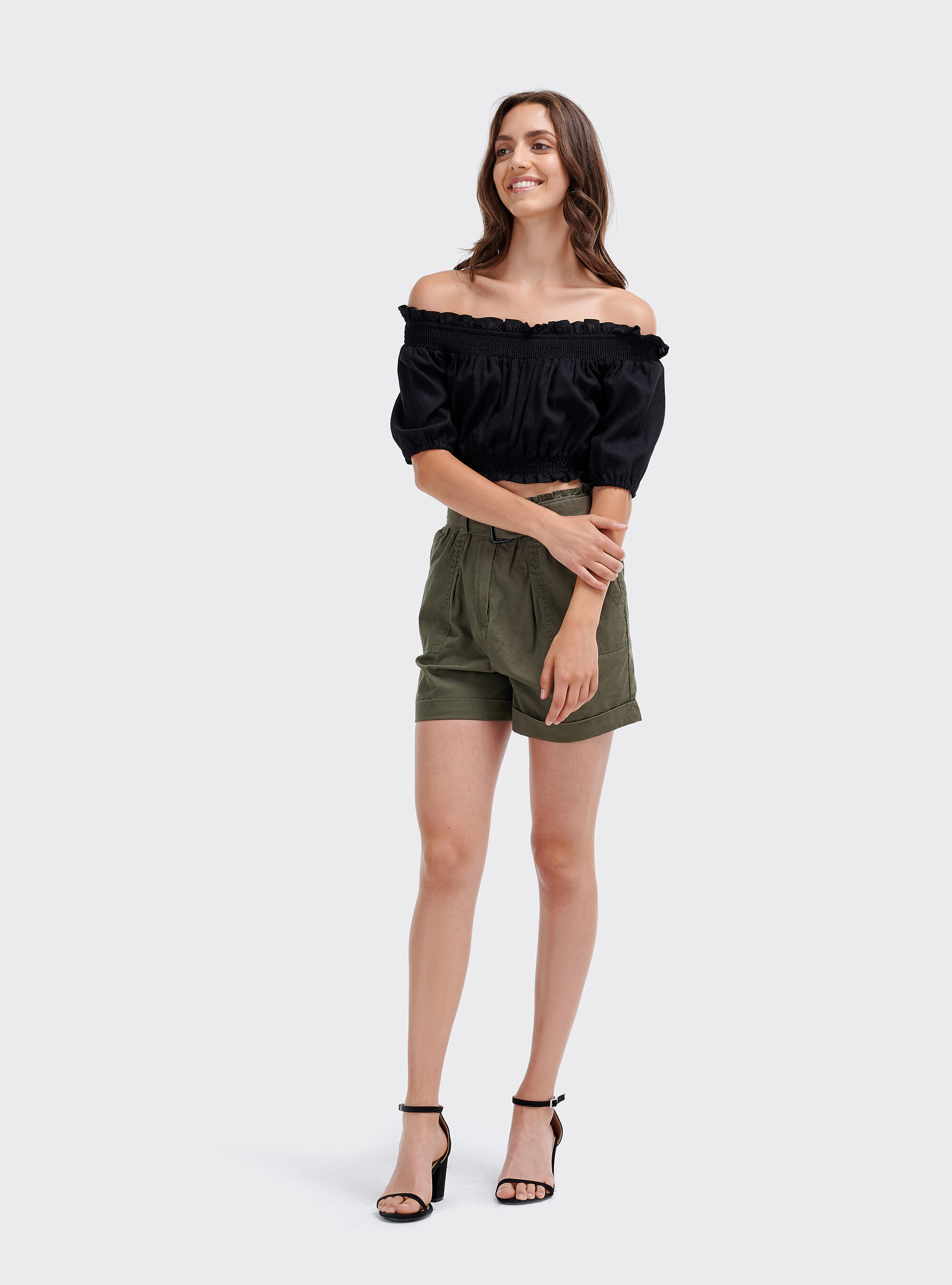Blusa cropped con maniche a sbuffo, NERO