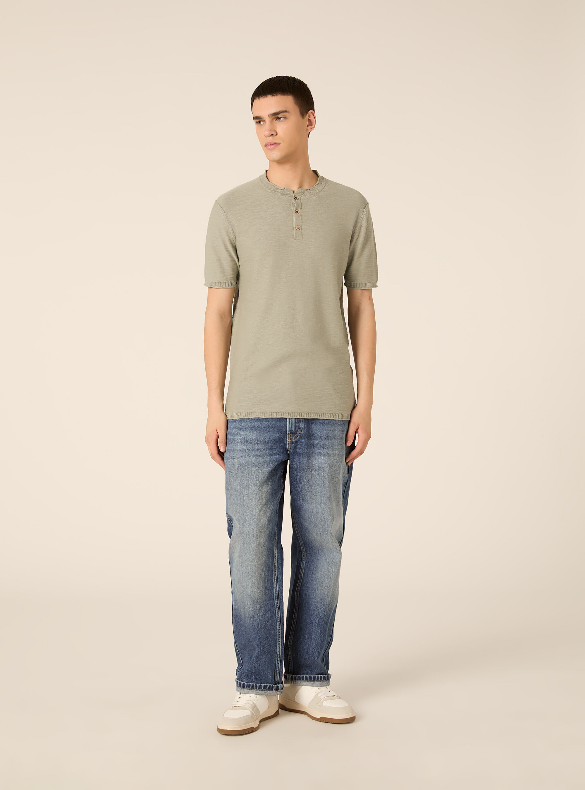 Pullover leggero con collo serafino