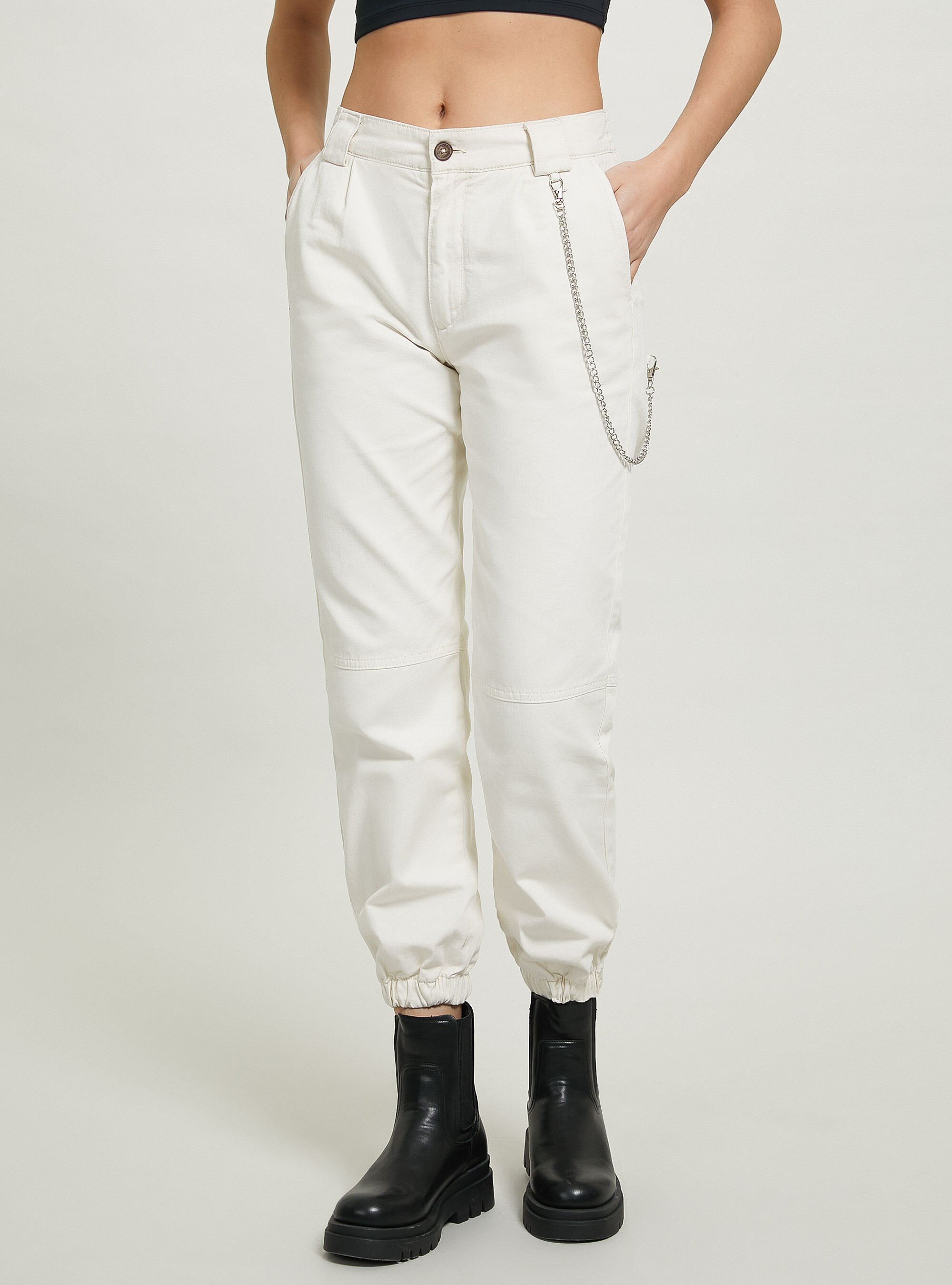 Pantaloni jogger con catena