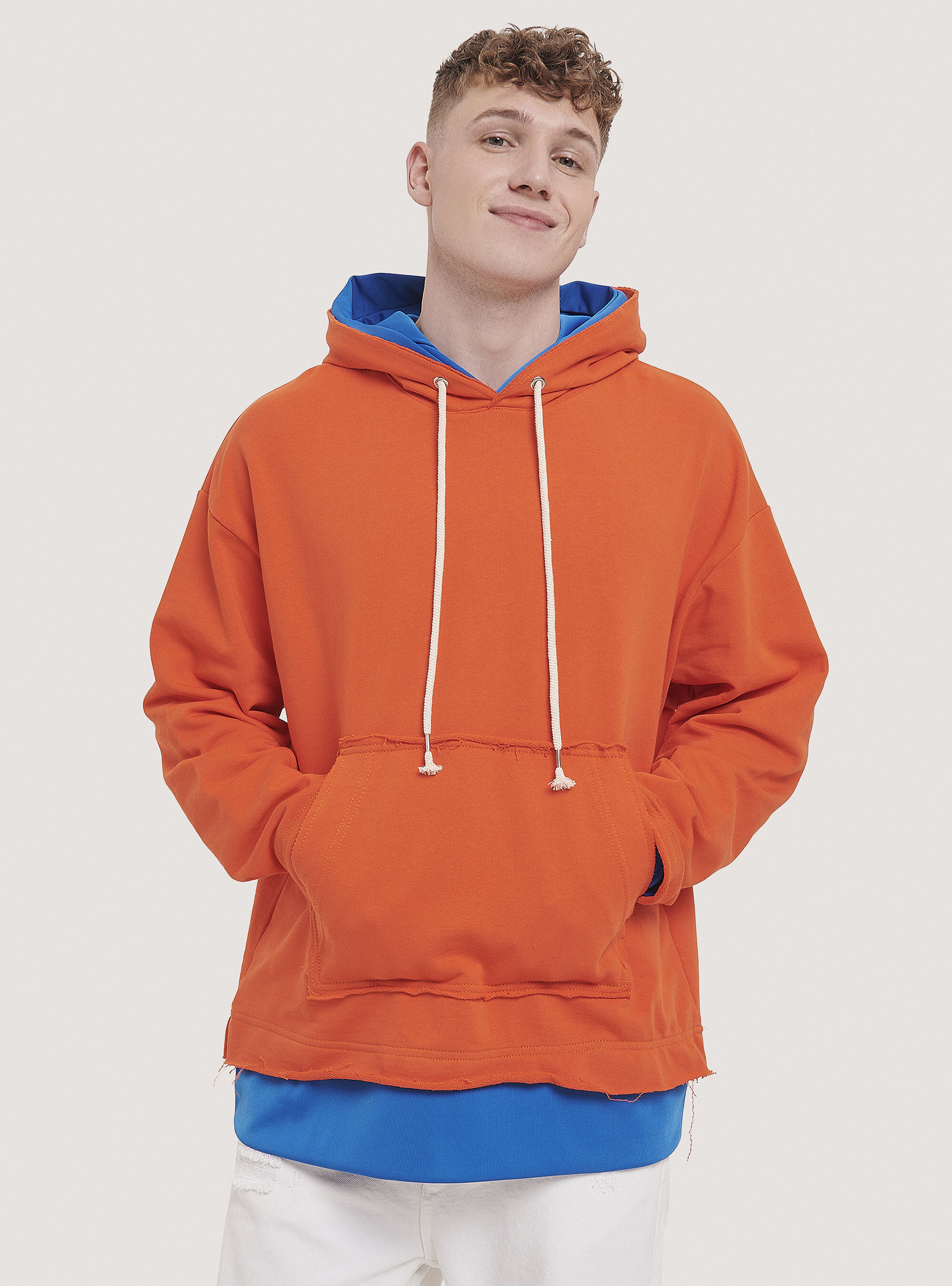Sweatshirt mit Kapuze und kontrastierenden Details, OR2 MEDIUM ORANGE