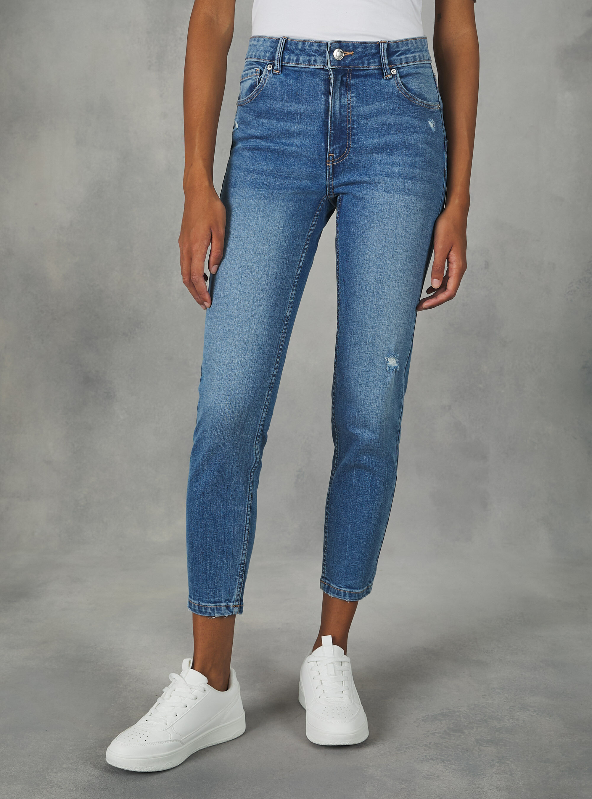 Skinny jeans with push up effect