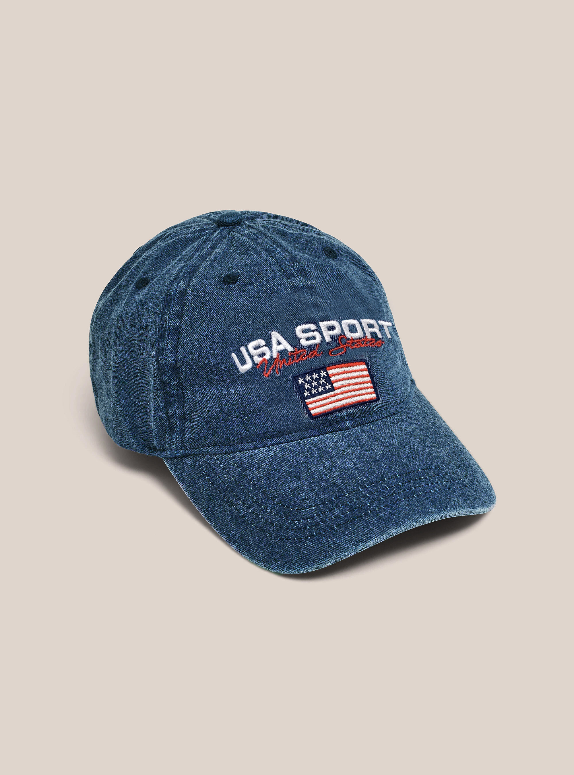 Hat with USA embroidery and patch 