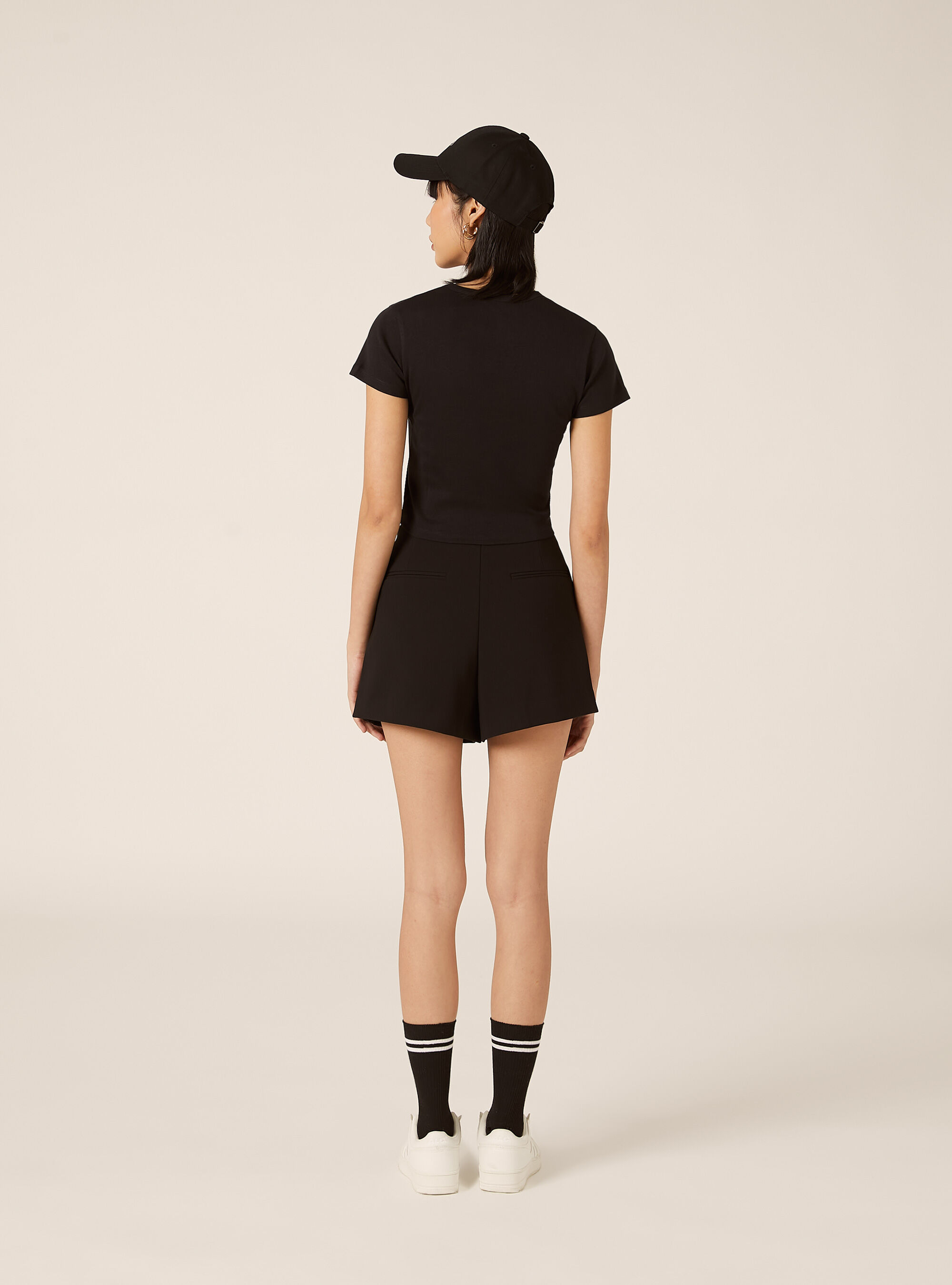 Kurz&auml;rmeliges Crop-T-Shirt mit College-Grafik-Print, BK1 BLACK