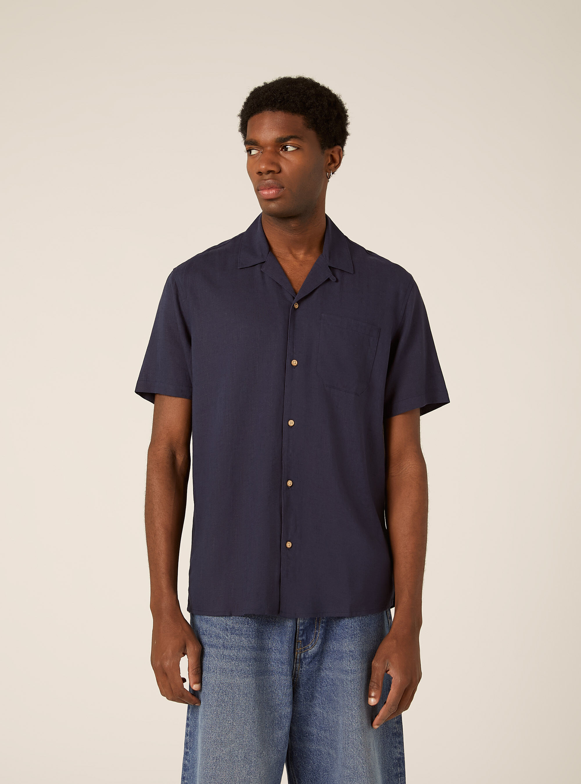 Chemise en m&eacute;lange de lin avec col bowling