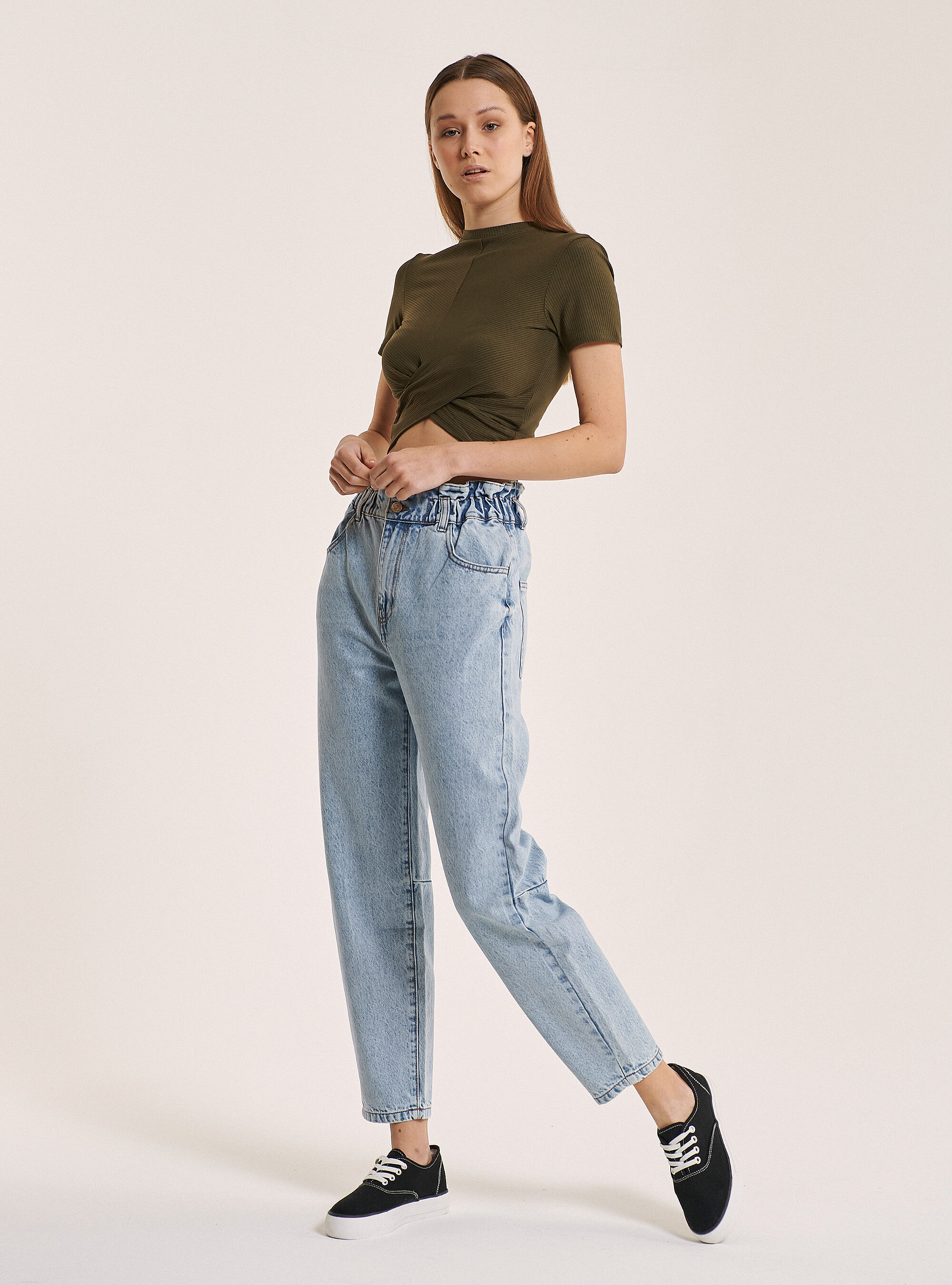 Jeans ballon fit con elastico in vita