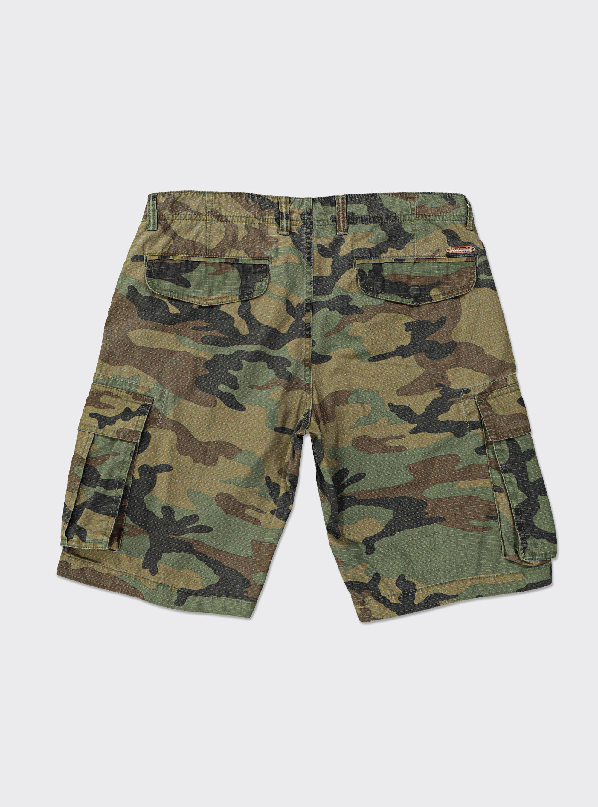 Bermudas de camuflaje, CAMOUFLAGE