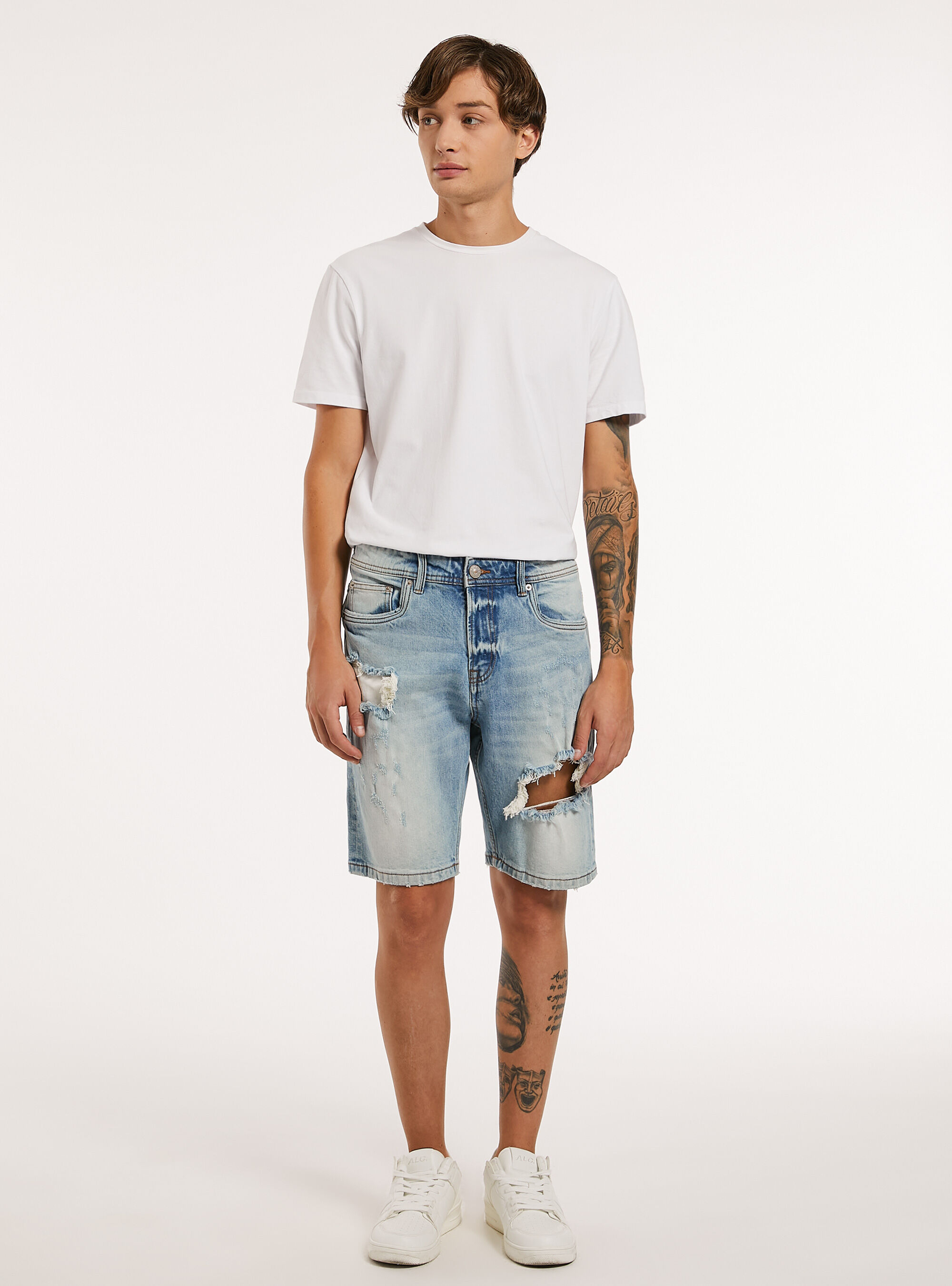 Bermuda in denim stretch slim fit con strappi, D008 SUPER LIGHT BLUE